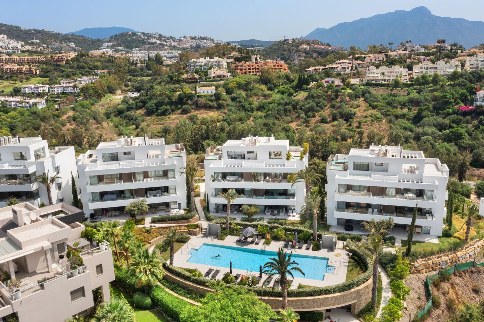 Condominium in Benahavis, Andalusia 11999142