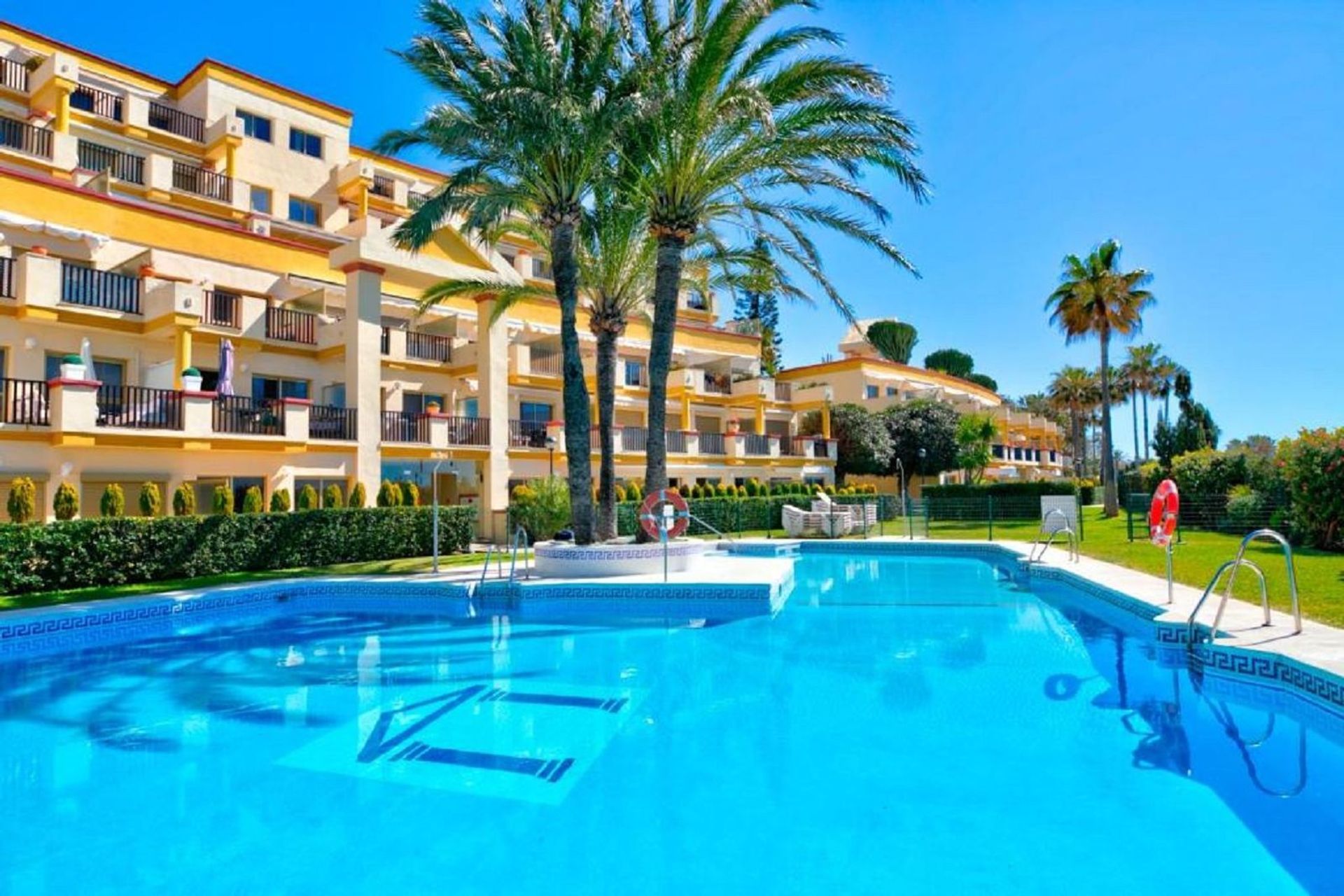 Condominium in Marbella, Andalusië 11999166