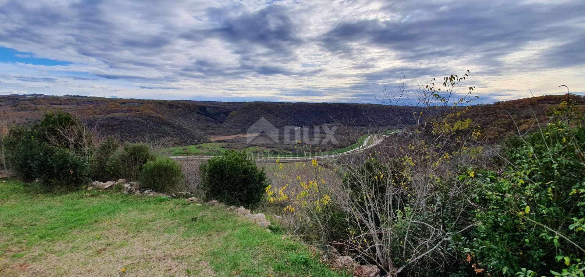 Земля в Grožnjan, Istria County 12000170