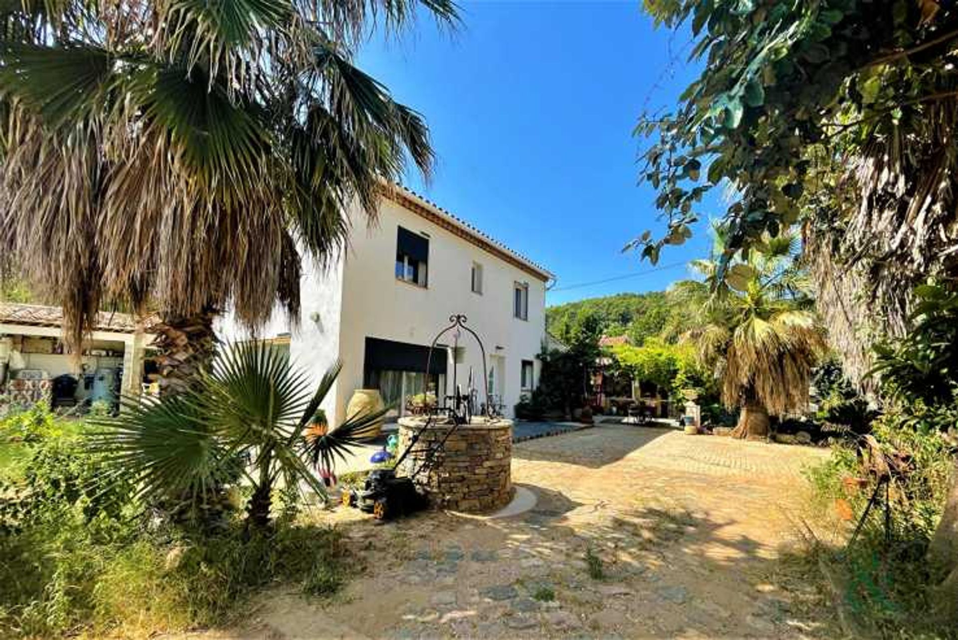 Rumah di Carnoules, Provence-Alpes-Cote d'Azur 12002859