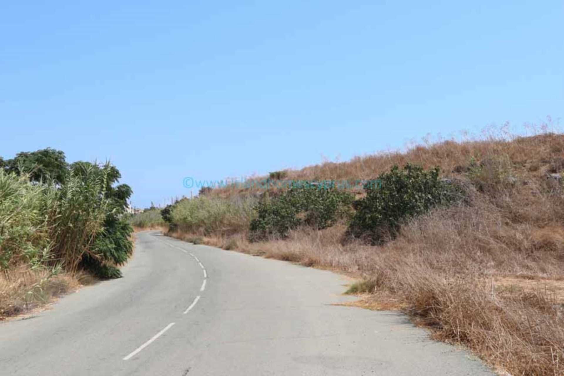 土地 在 法马古斯塔, 阿莫霍斯托斯 12006045