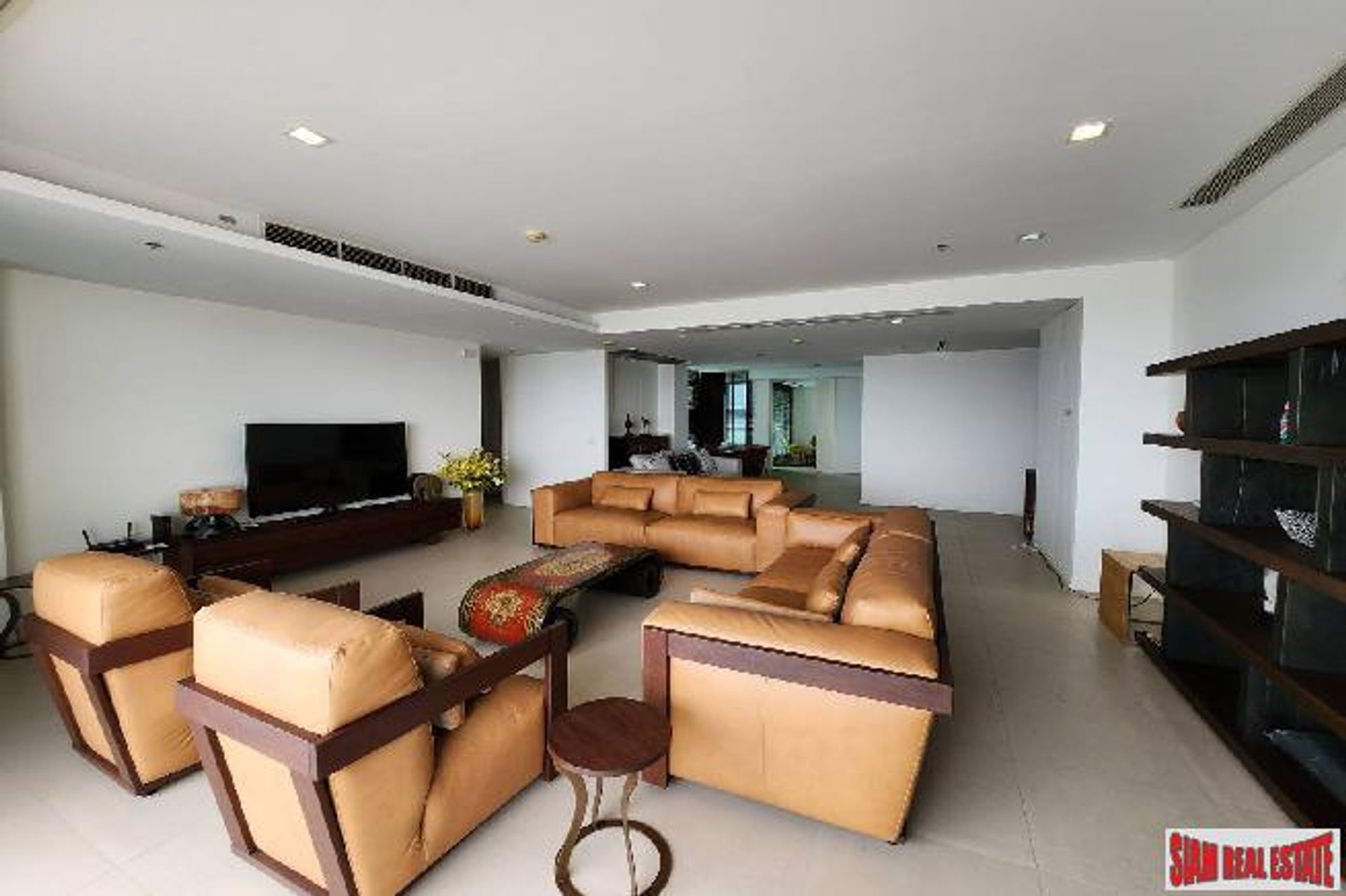 Condominium in Thon Buri, Krung Thep Maha Nakhon 12007658