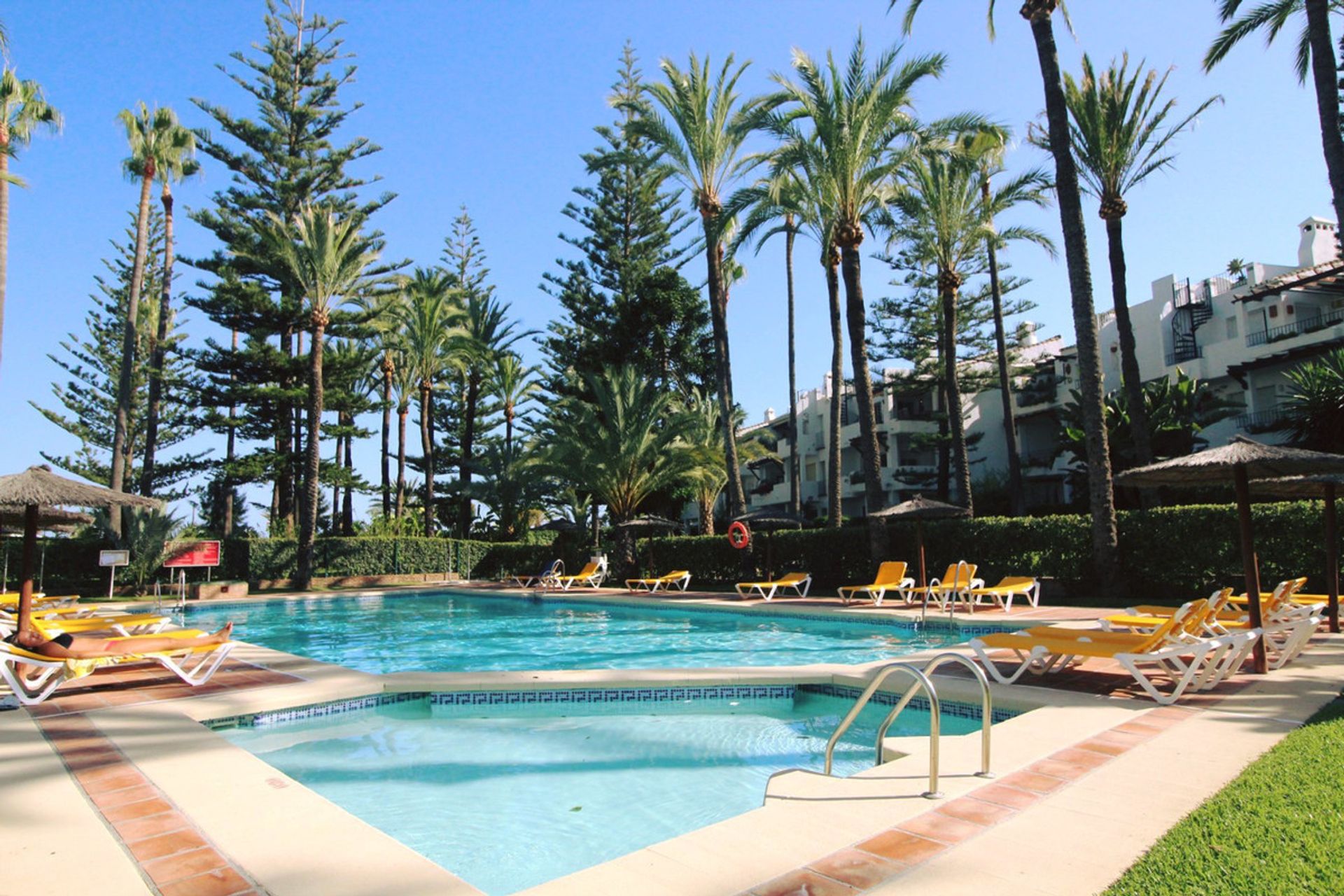 Condominium in San Pedro de Alcántara, Andalusië 12008509