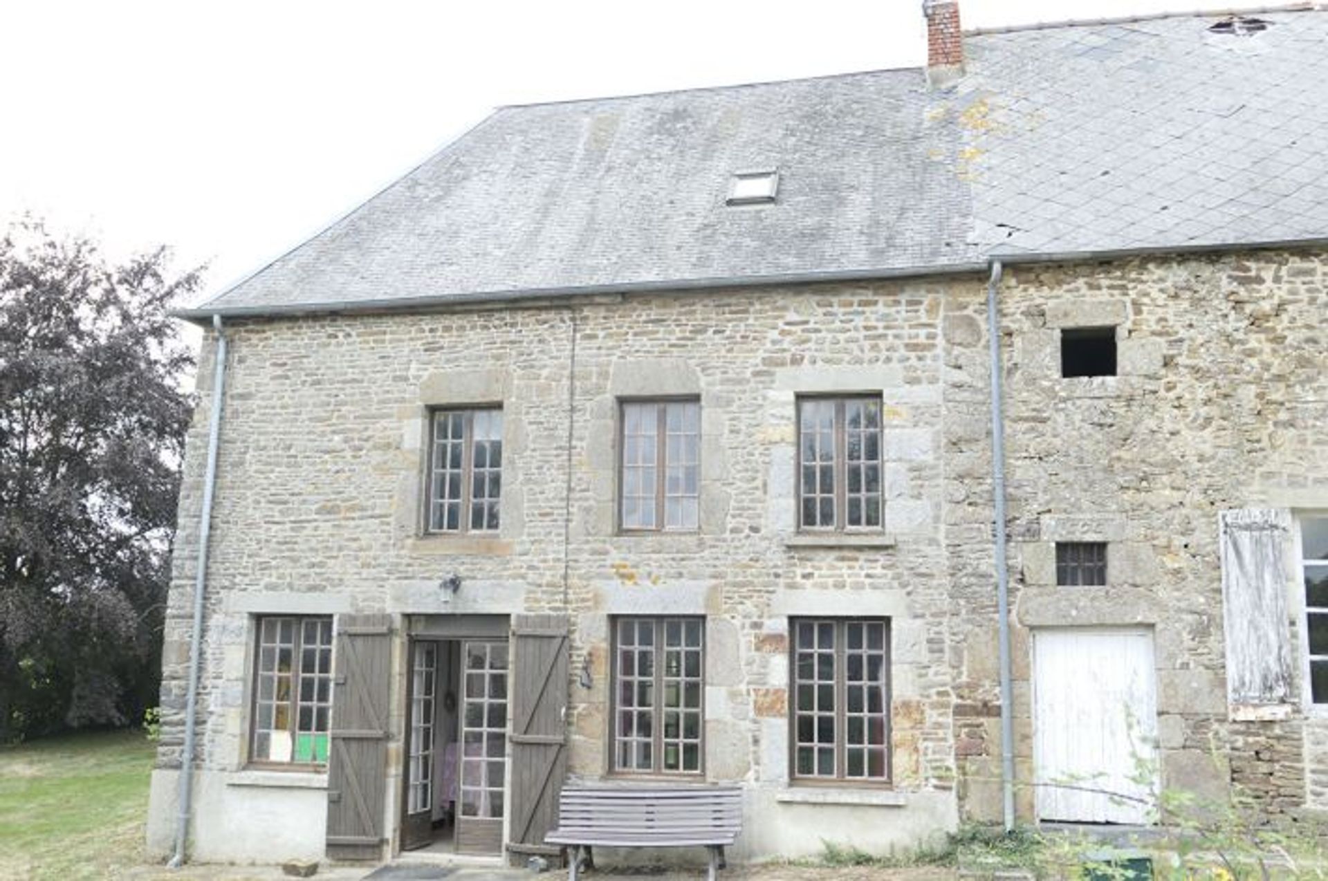 Hus i Mantilly, Normandie 12011913