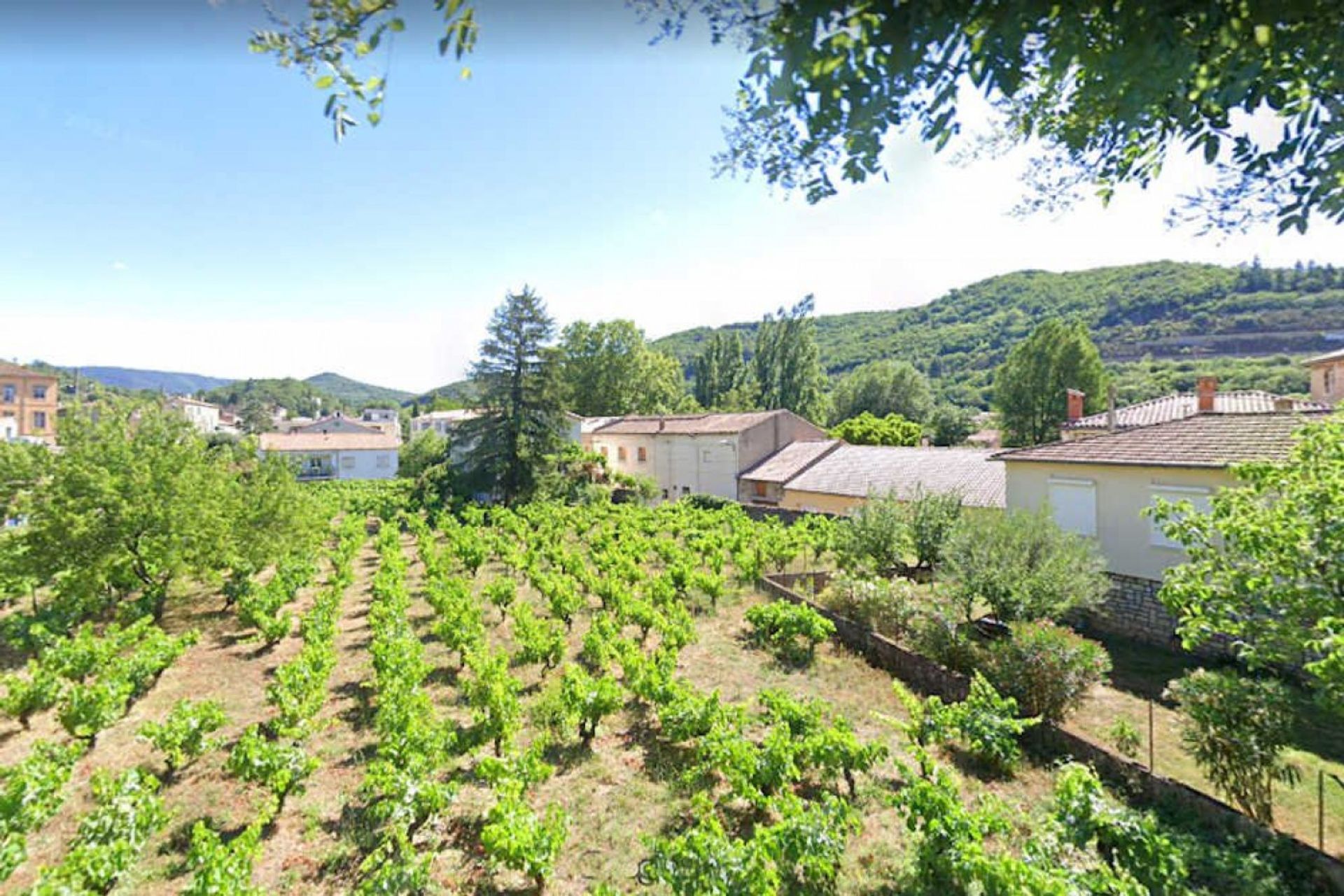 집 에 Lodeve, Occitanie 12012044