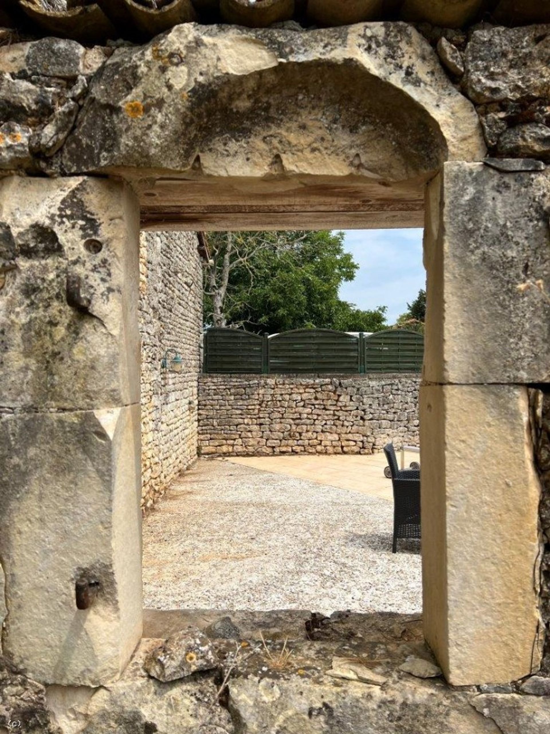 Huis in Ruffec, Nouvelle-Aquitaine 12014406