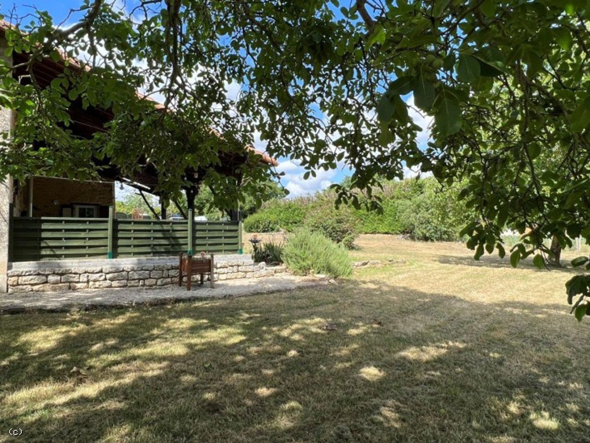 Huis in Ruffec, Nouvelle-Aquitaine 12014406