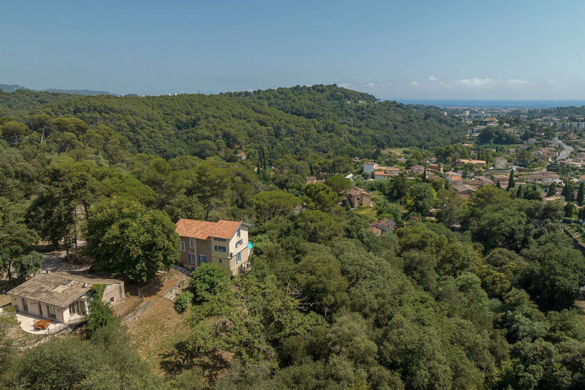 Dom w La Roquette-sur-Siagne, Provence-Alpes-Côte d'Azur 12014515