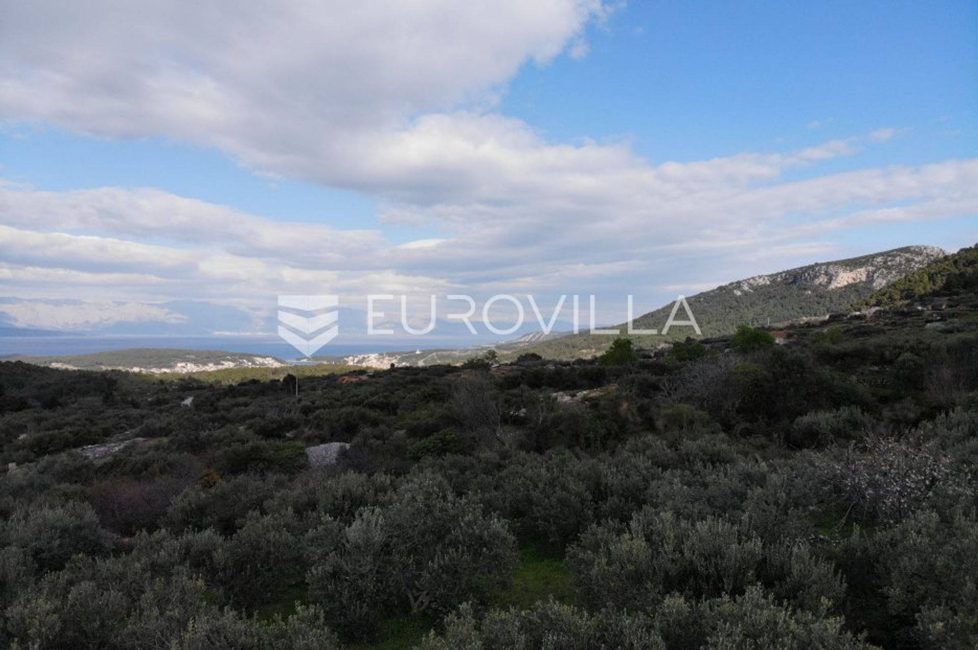 Land in Vrisnik, Split-Dalmatia County 12015684