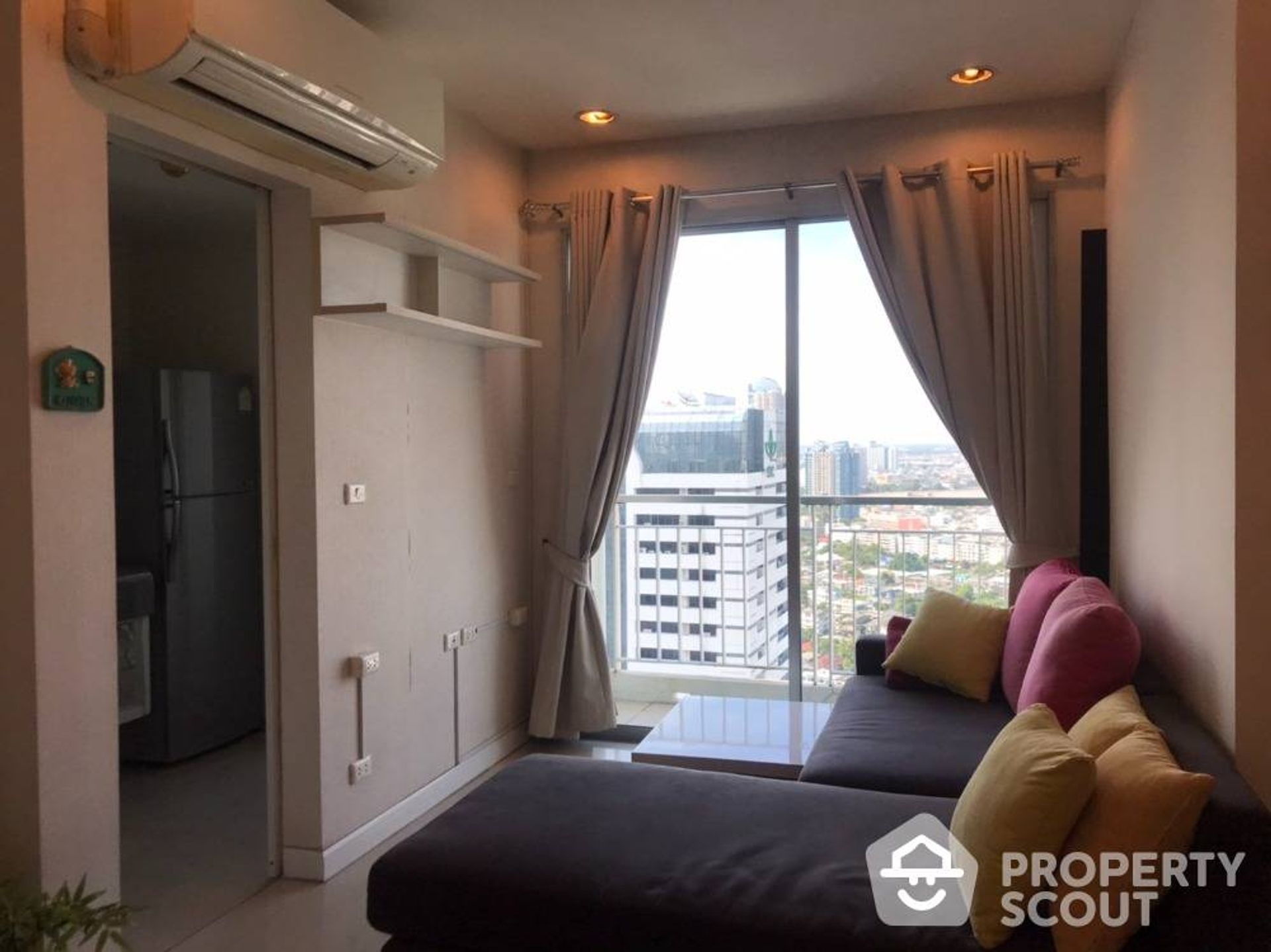 Condominium in Godown, Krung Thep Maha Nakhon 12016212