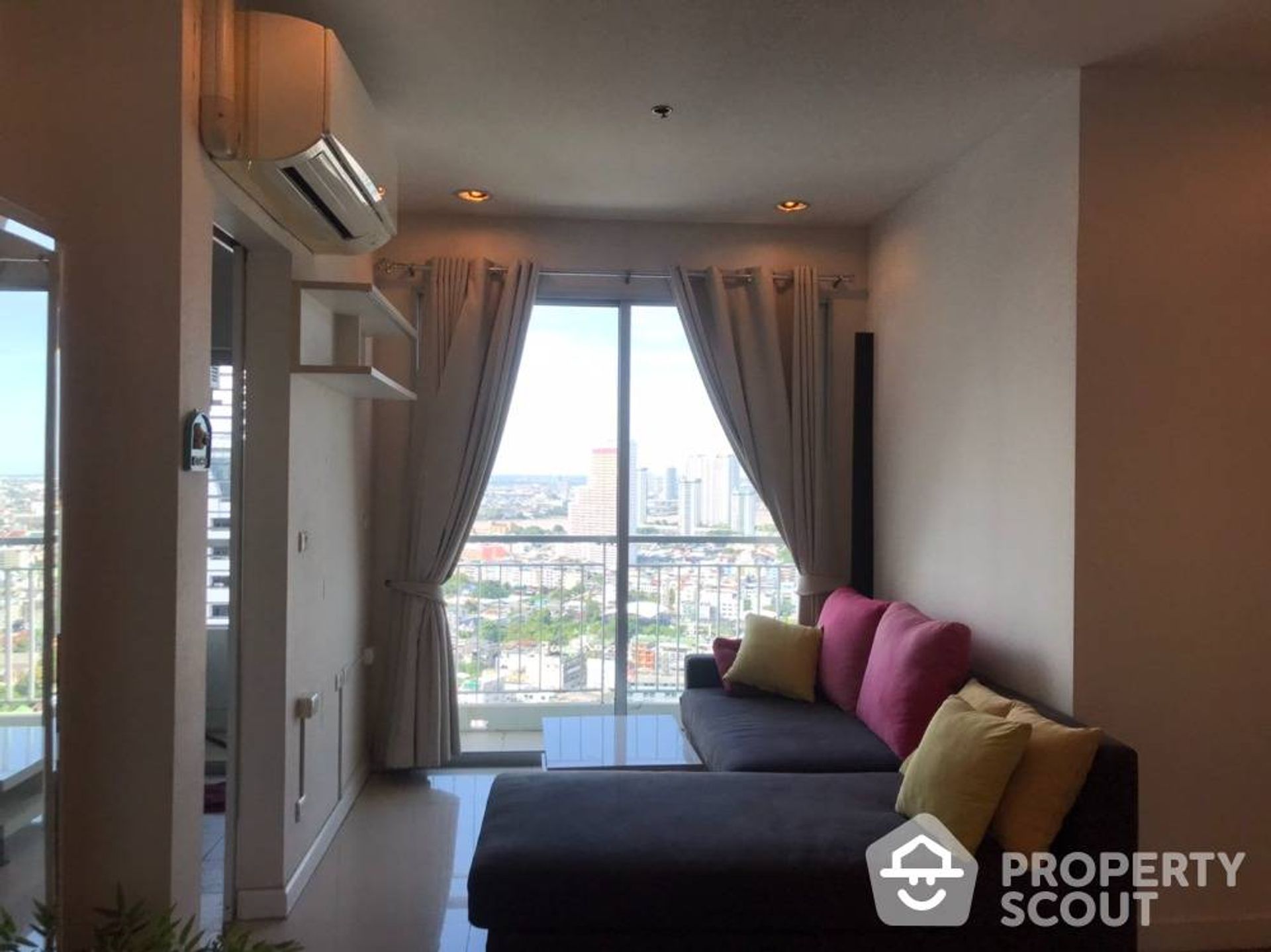 Condominium in Godown, Krung Thep Maha Nakhon 12016212