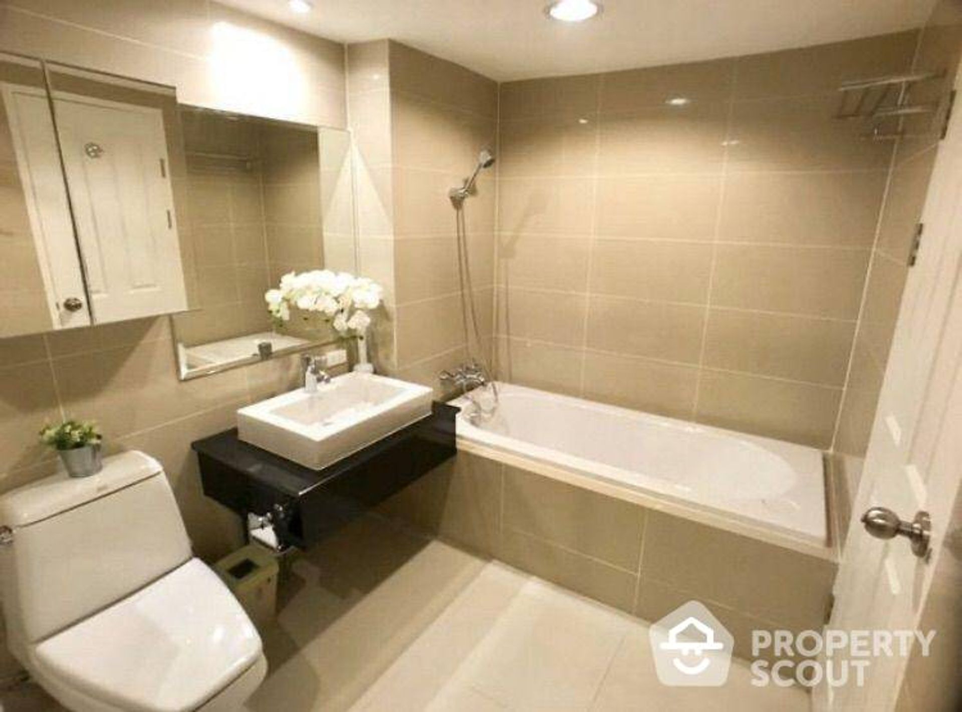 Condominio nel Ban Na canzone, Krung Thep Maha Nakhon 12016354