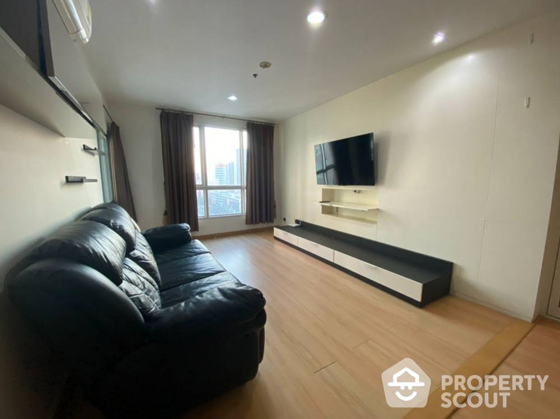 Condominium in Huai Khwang, Krung Thep Maha Nakhon 12016594