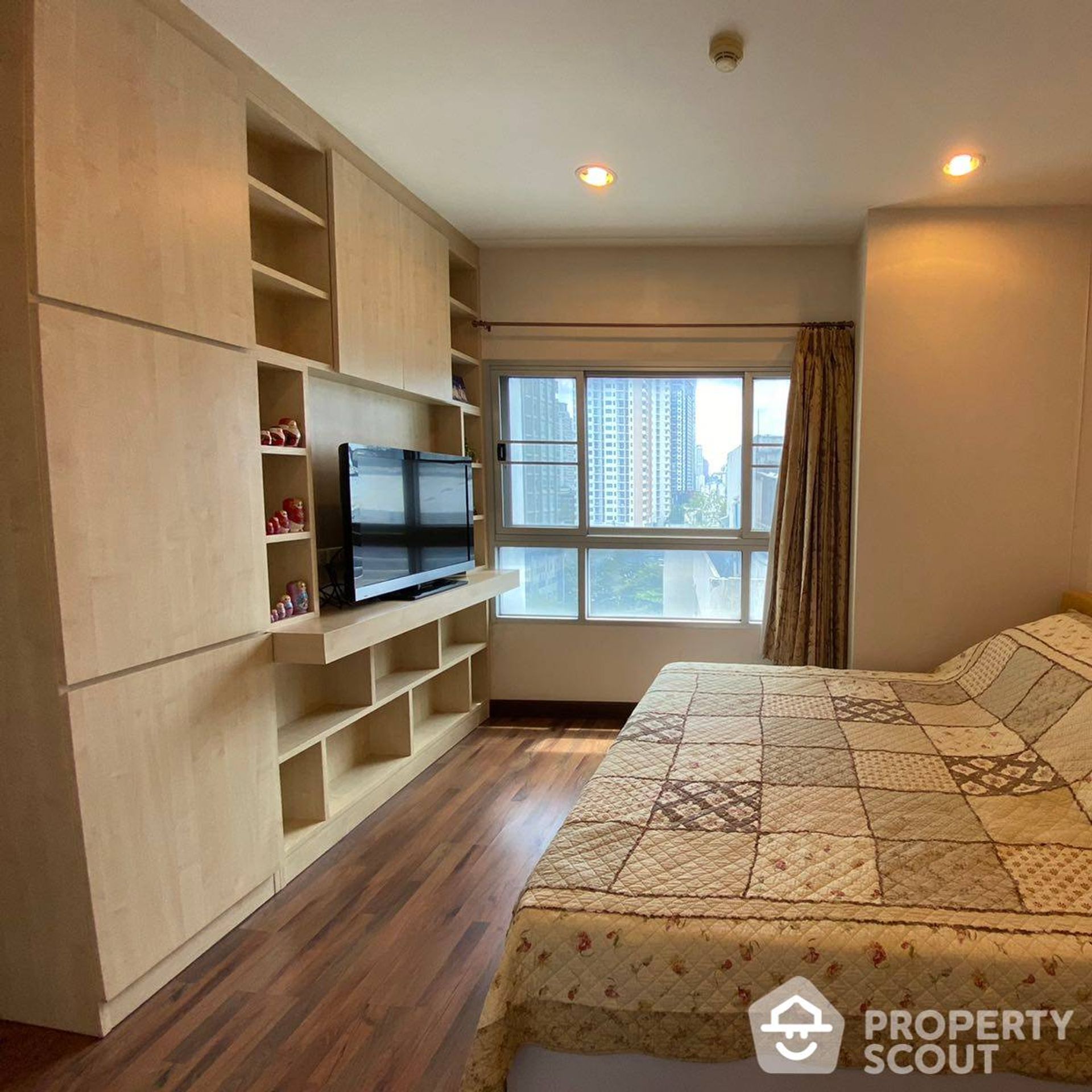 Condominium in Godown, Krung Thep Maha Nakhon 12016989