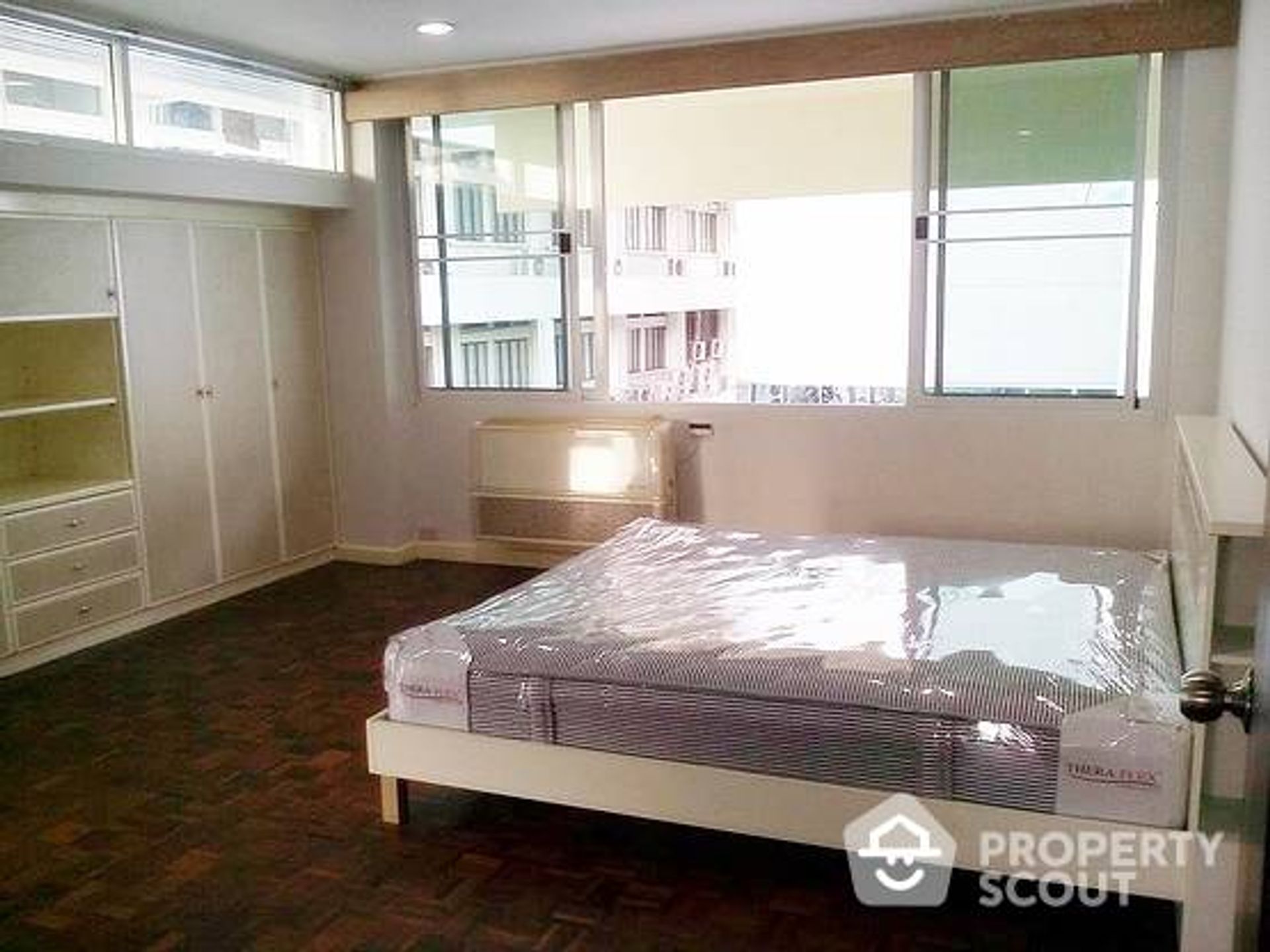 Condominium in Ban Na Song, Krung Thep Maha Nakhon 12017085