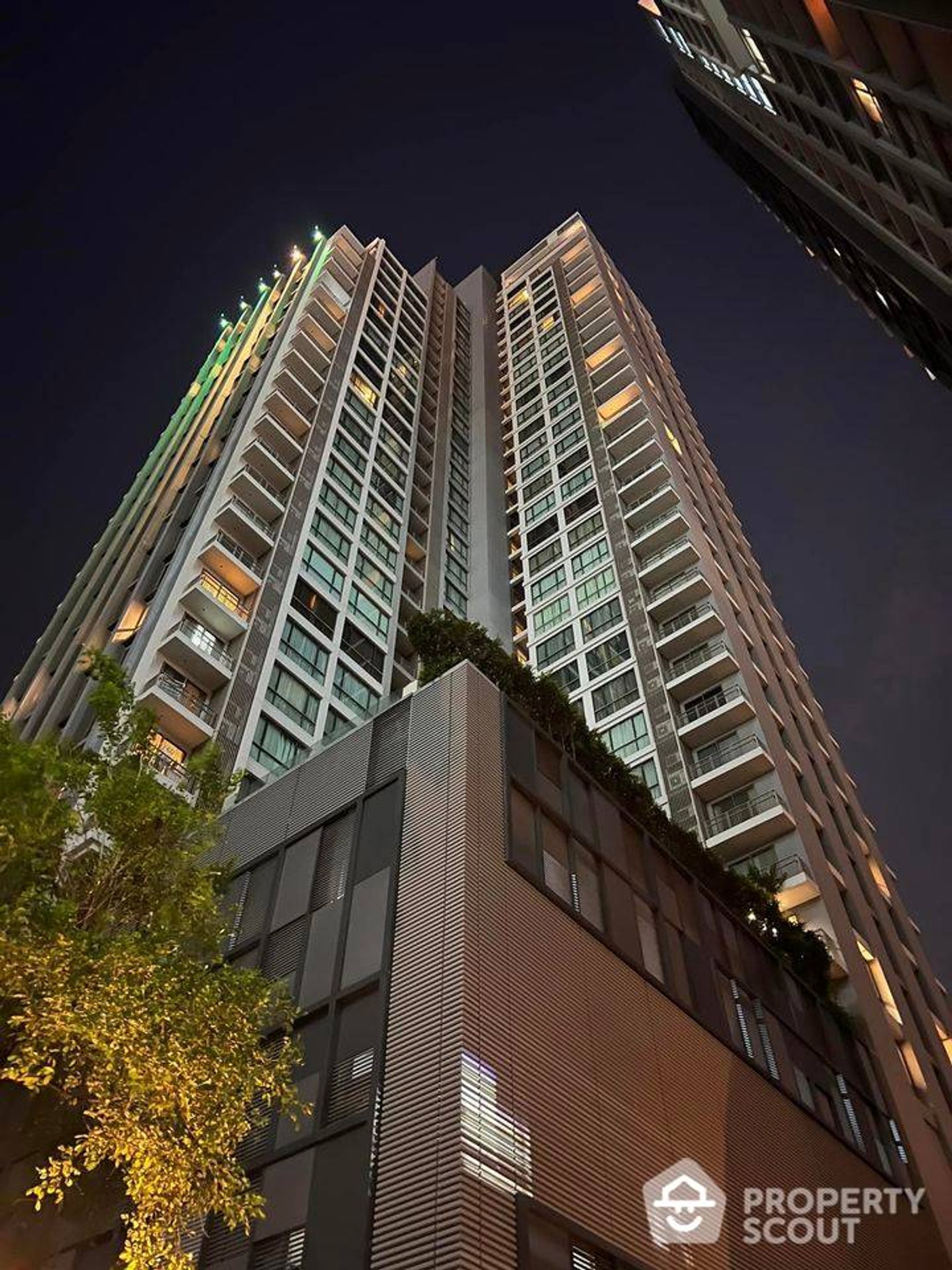 Condominium in Watthana, Krung Thep Maha Nakhon 12017112