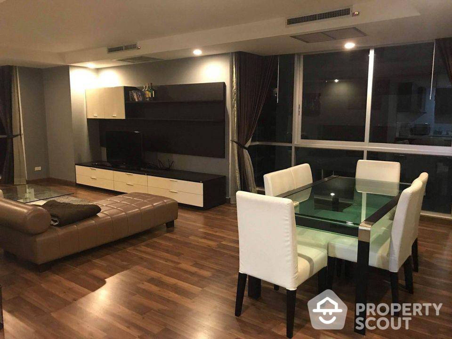 Condominium in Pathum Wan, Krung Thep Maha Nakhon 12017173