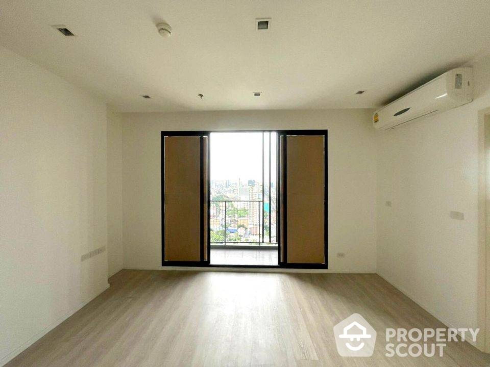 Condominium in Huai Khwang, Krung Thep Maha Nakhon 12017349