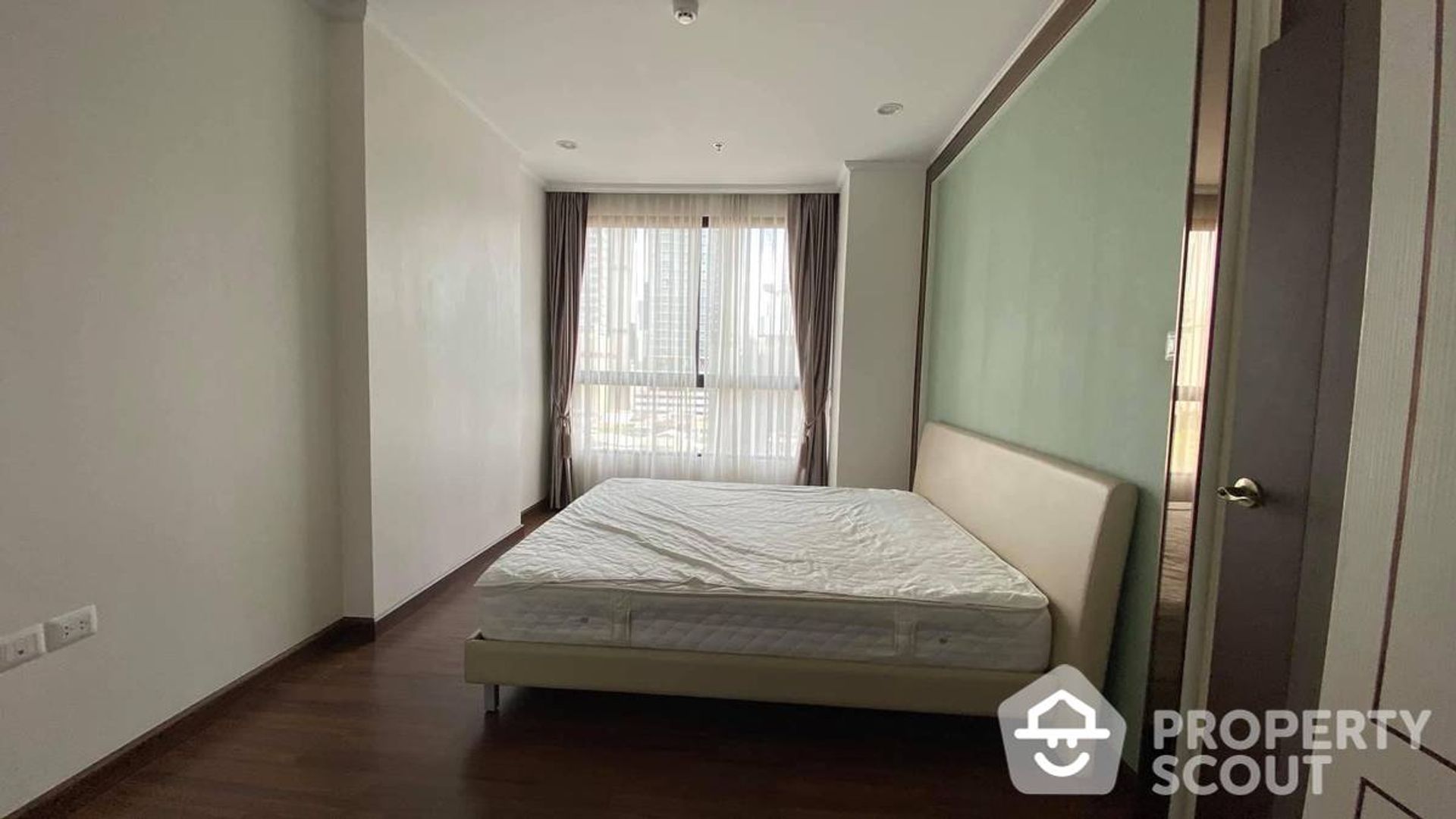 Condominium in Bang Rak, Krung Thep Maha Nakhon 12017644