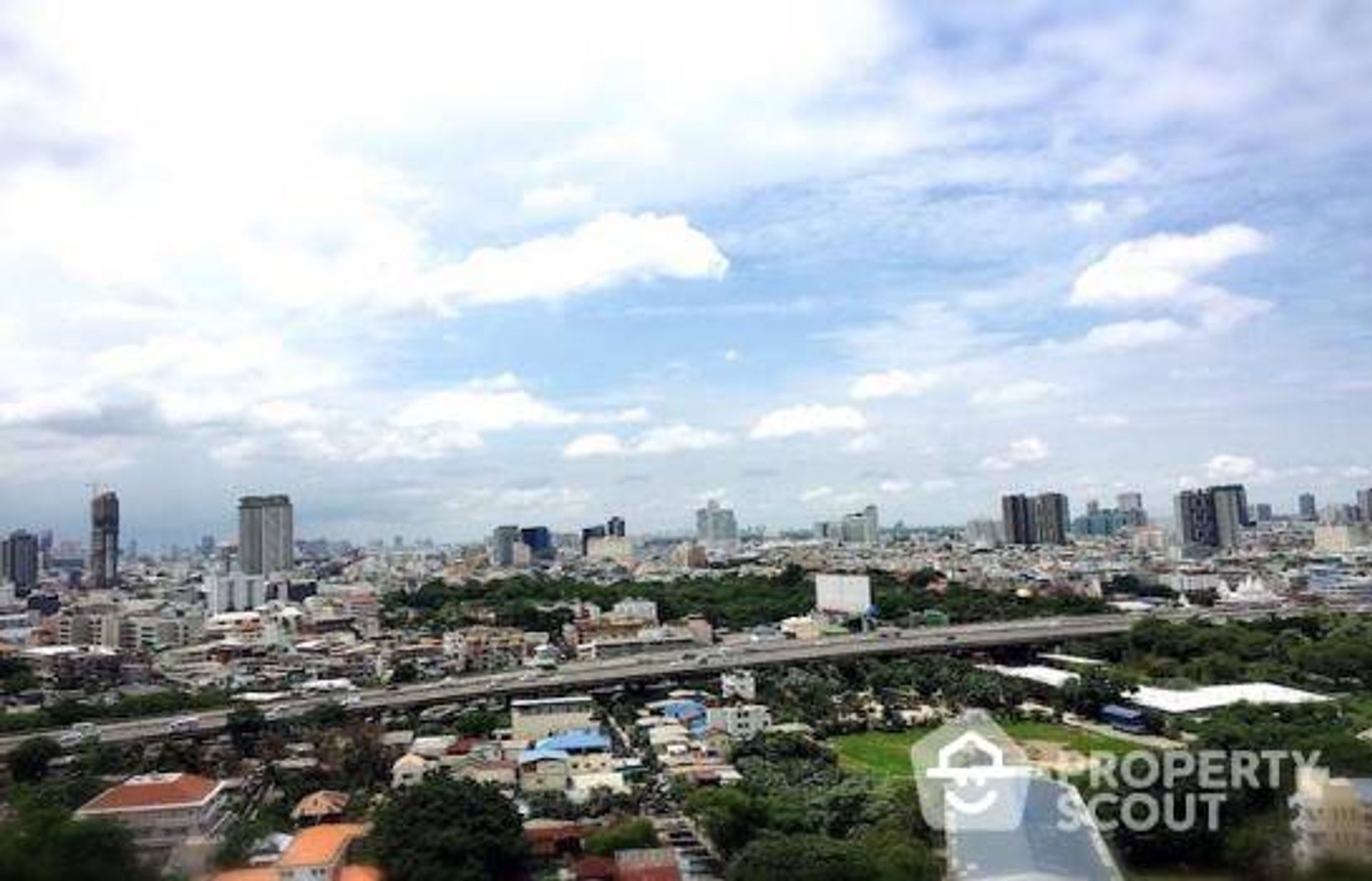 Osakehuoneisto sisään Sathon, Krung Thep Maha Nakhon 12018156