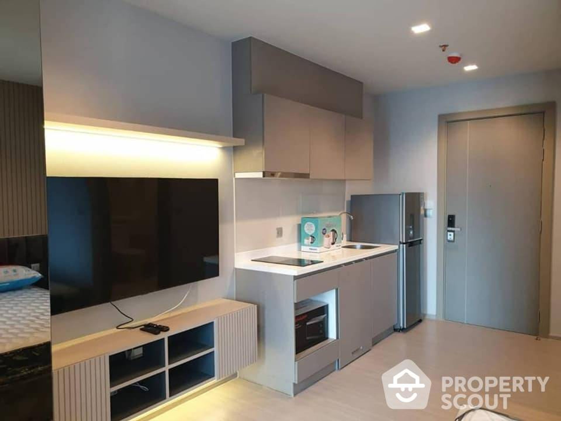 Condominium in Ban Na Lied, Krung Thep Maha Nakhon 12018171