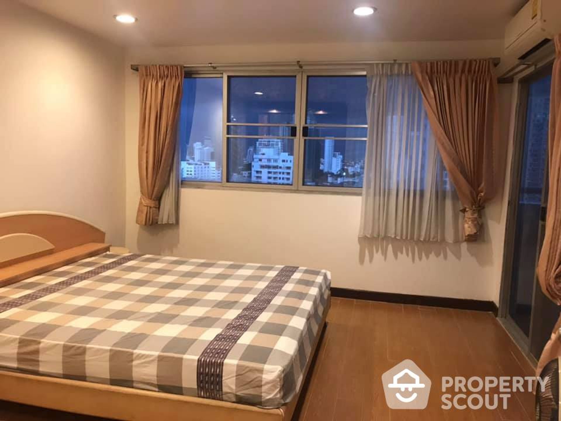 Condominium dans Khlong Toei, Krung Thep Maha Nakhon 12018269