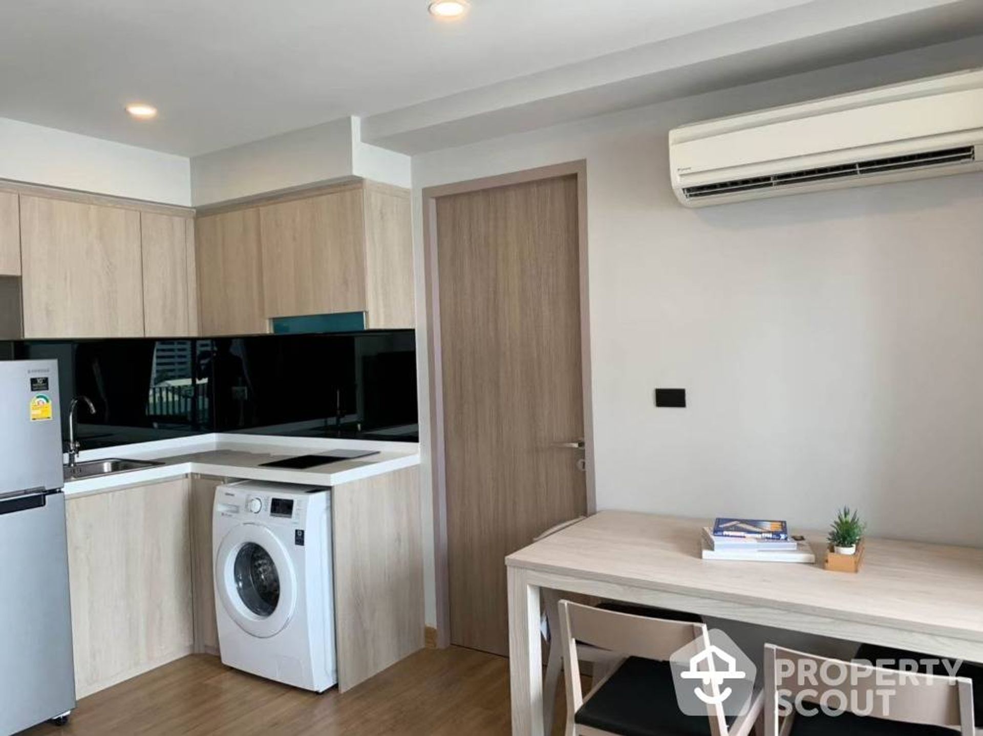 Condominium in Phaya Thai, Krung Thep Maha Nakhon 12018428