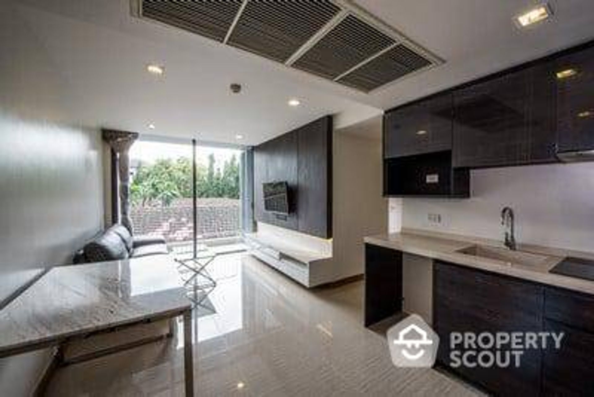 Condominium in Watthana, Krung Thep Maha Nakhon 12018601