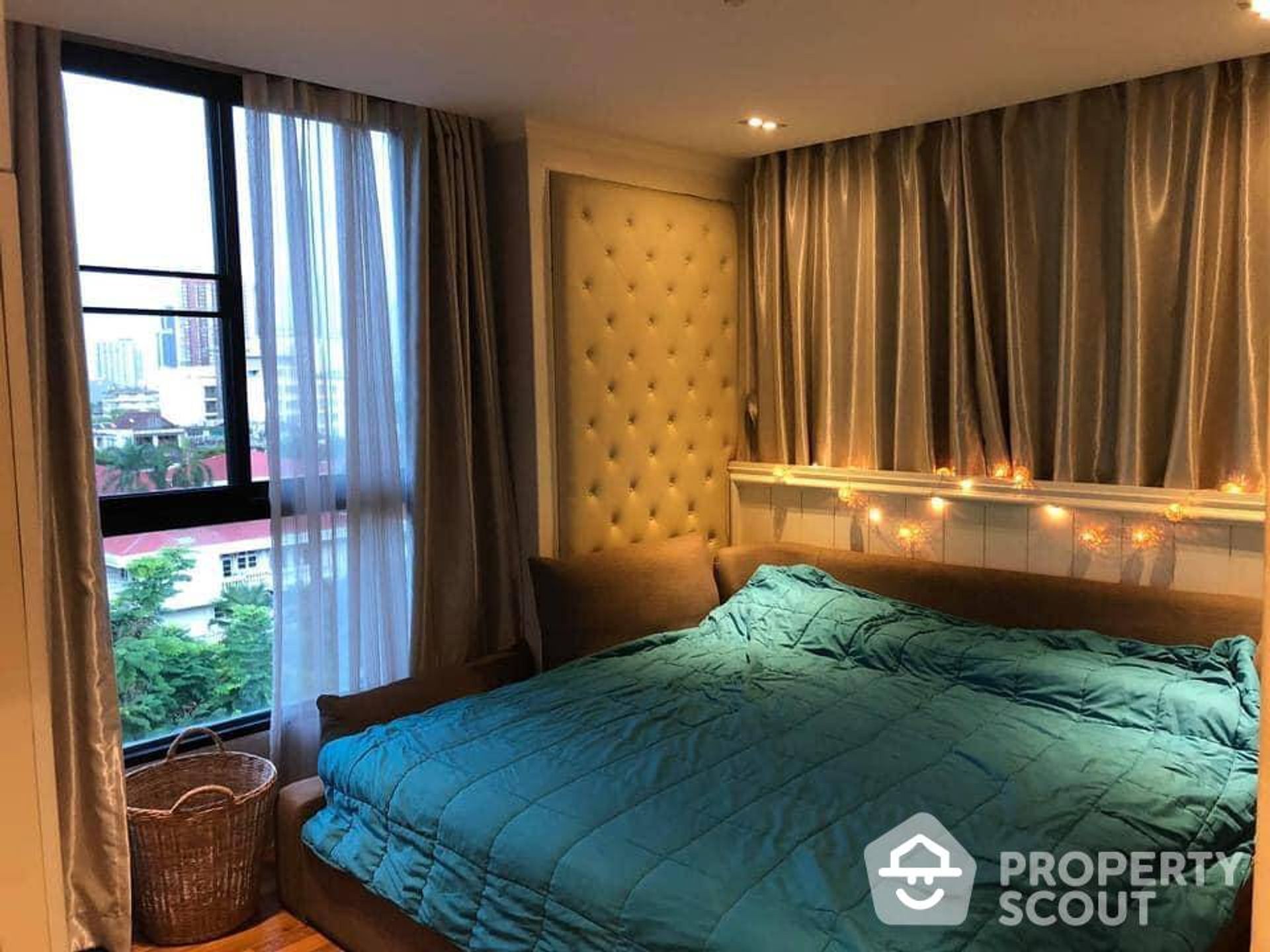 Condominium in Watthana, Krung Thep Maha Nakhon 12019255