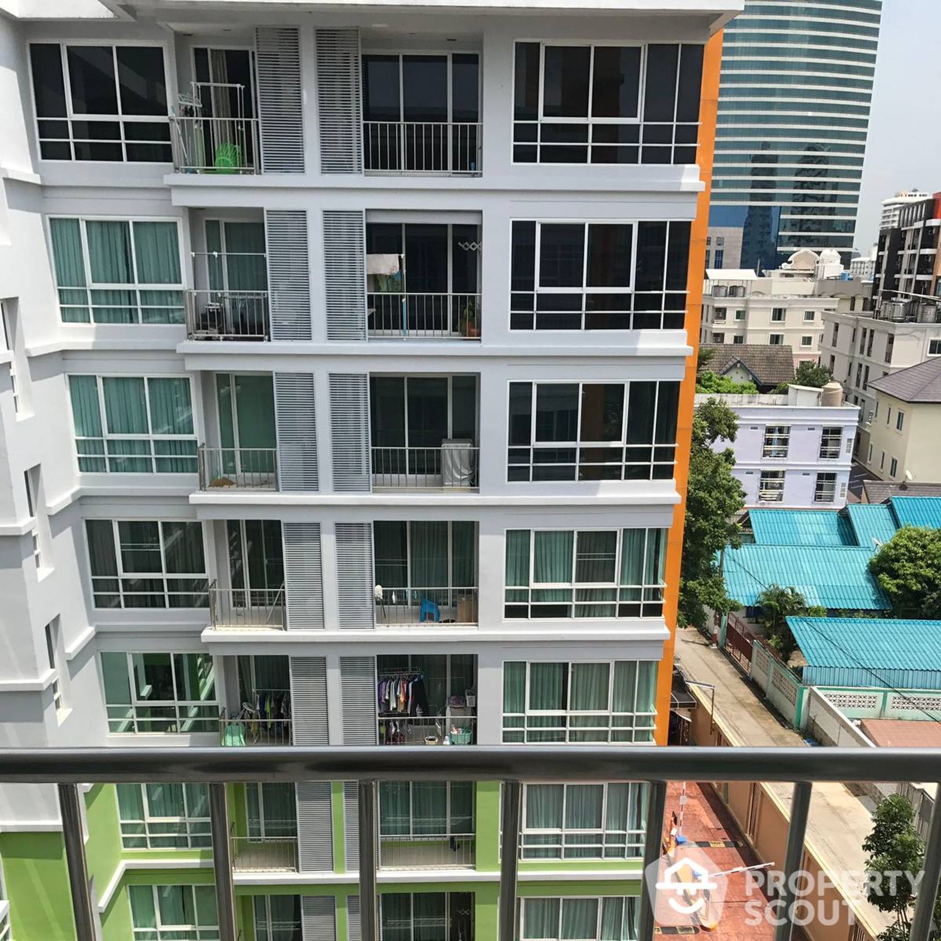 Condominium in Huai Khwang, Krung Thep Maha Nakhon 12019661