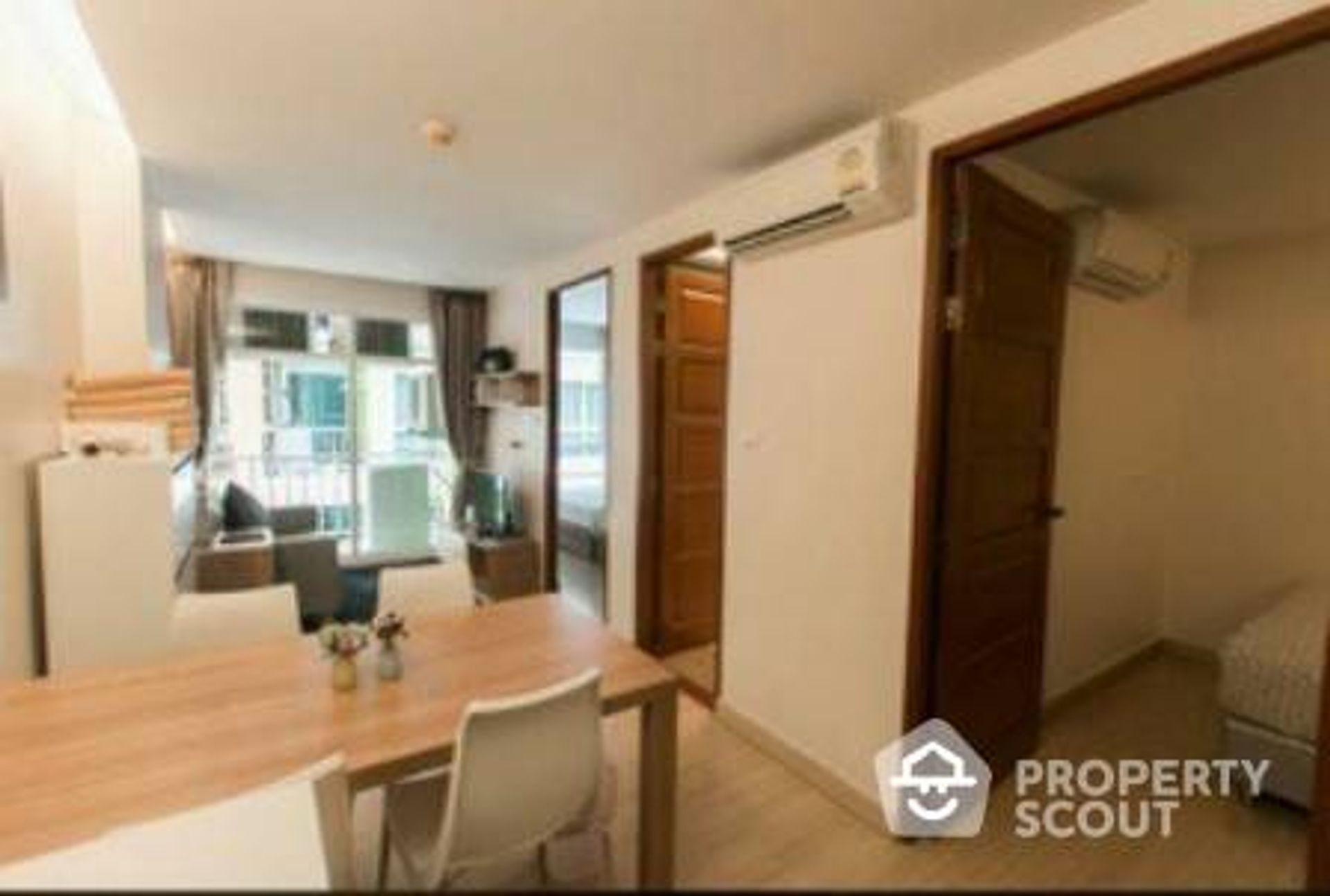 Condominium in Huai Khwang, Krung Thep Maha Nakhon 12019733