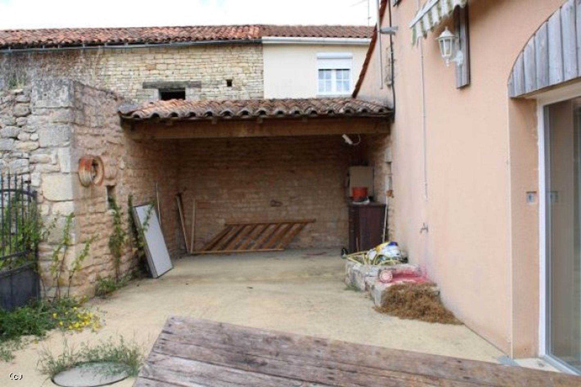 casa en Ruffec, Nouvelle-Aquitaine 12020305