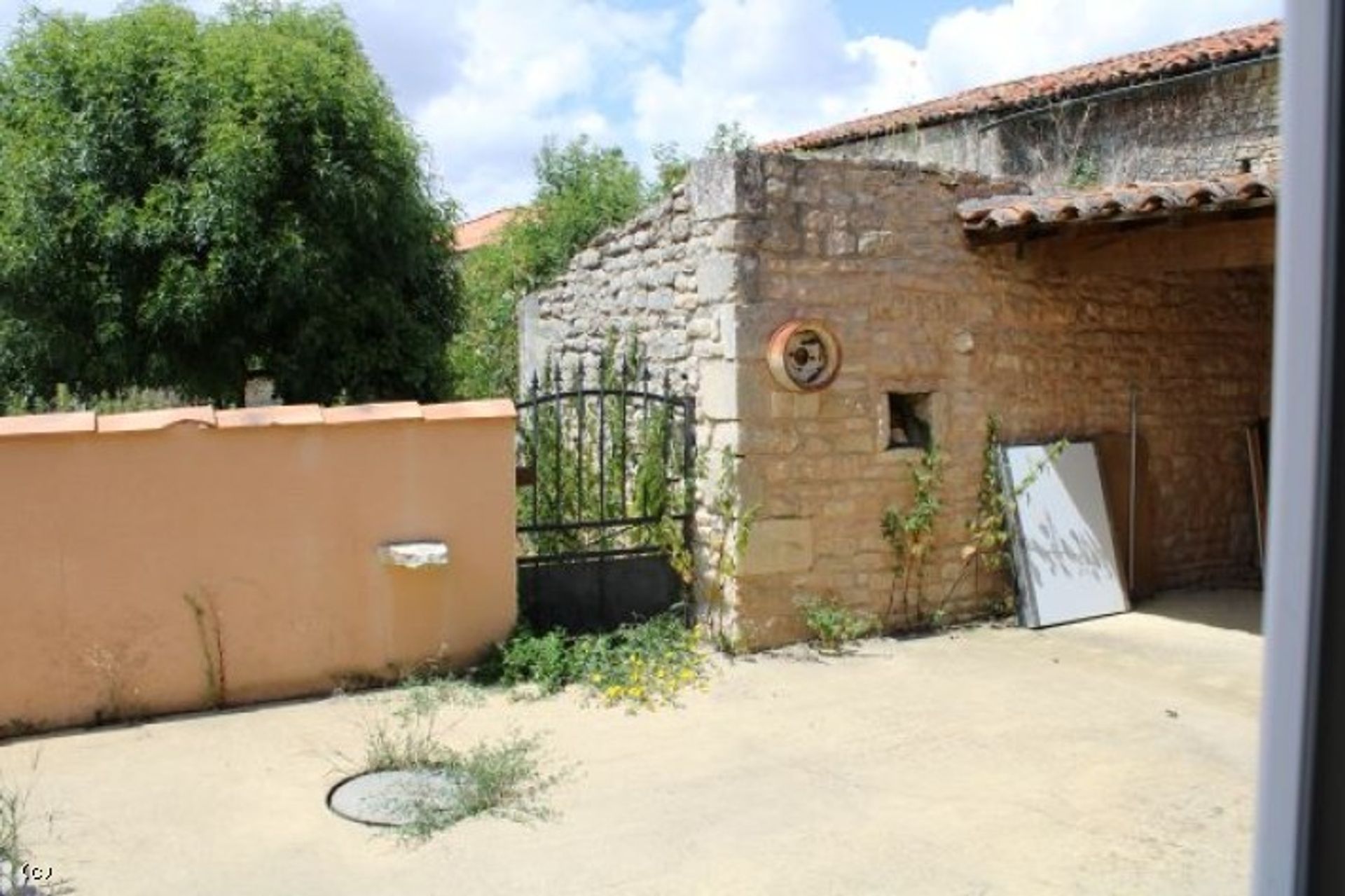 House in Ruffec, Nouvelle-Aquitaine 12020305