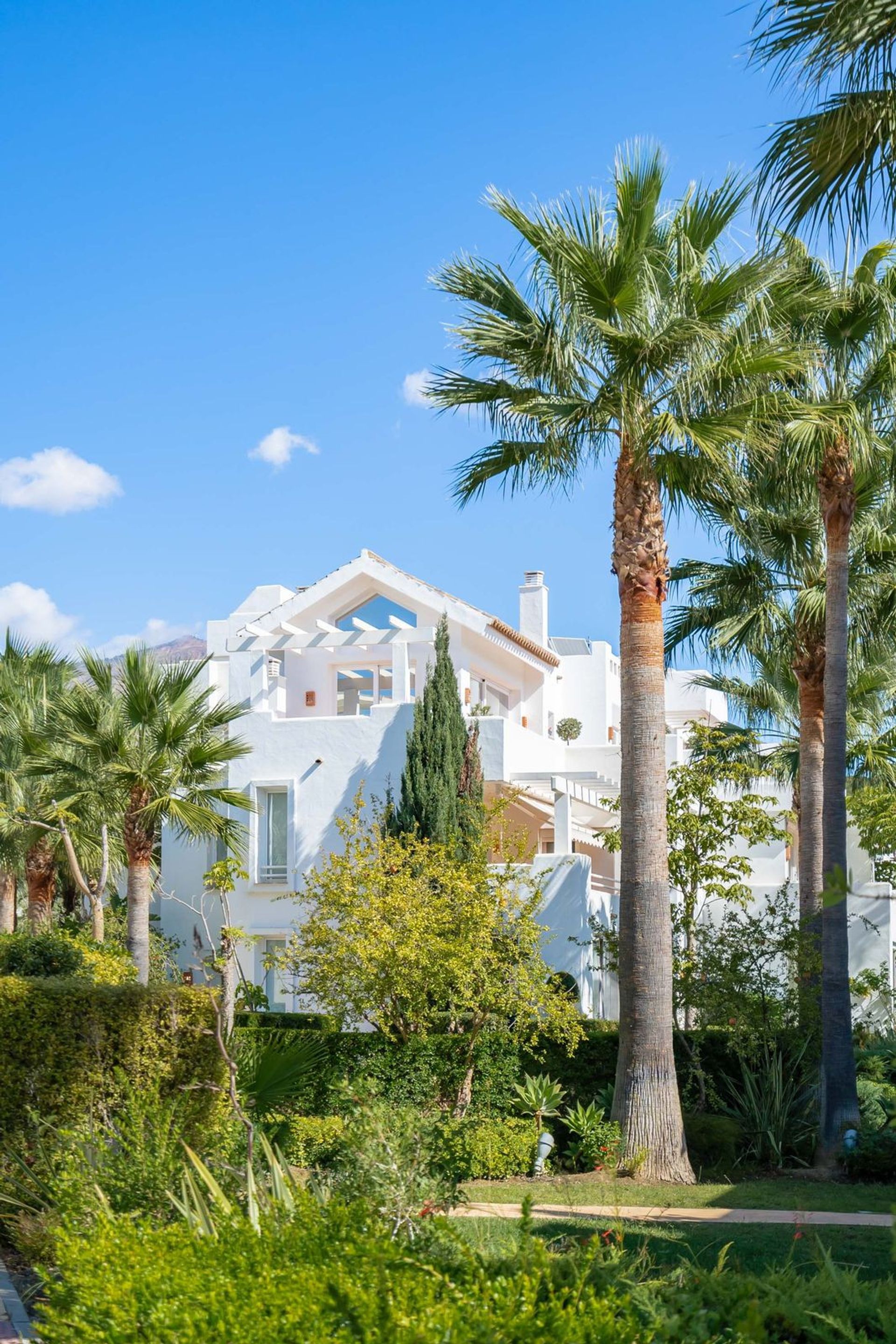 Condominium in Estepona, Andalucía 12020963