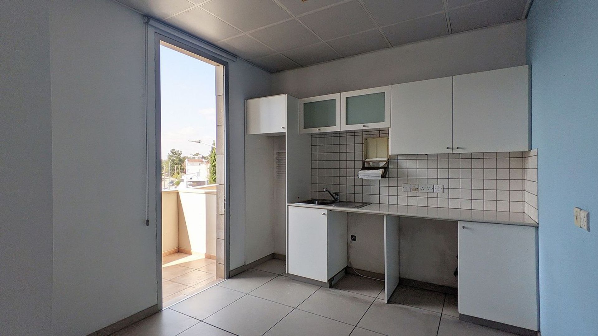 Pejabat dalam Strovolos, Nicosia 12024899