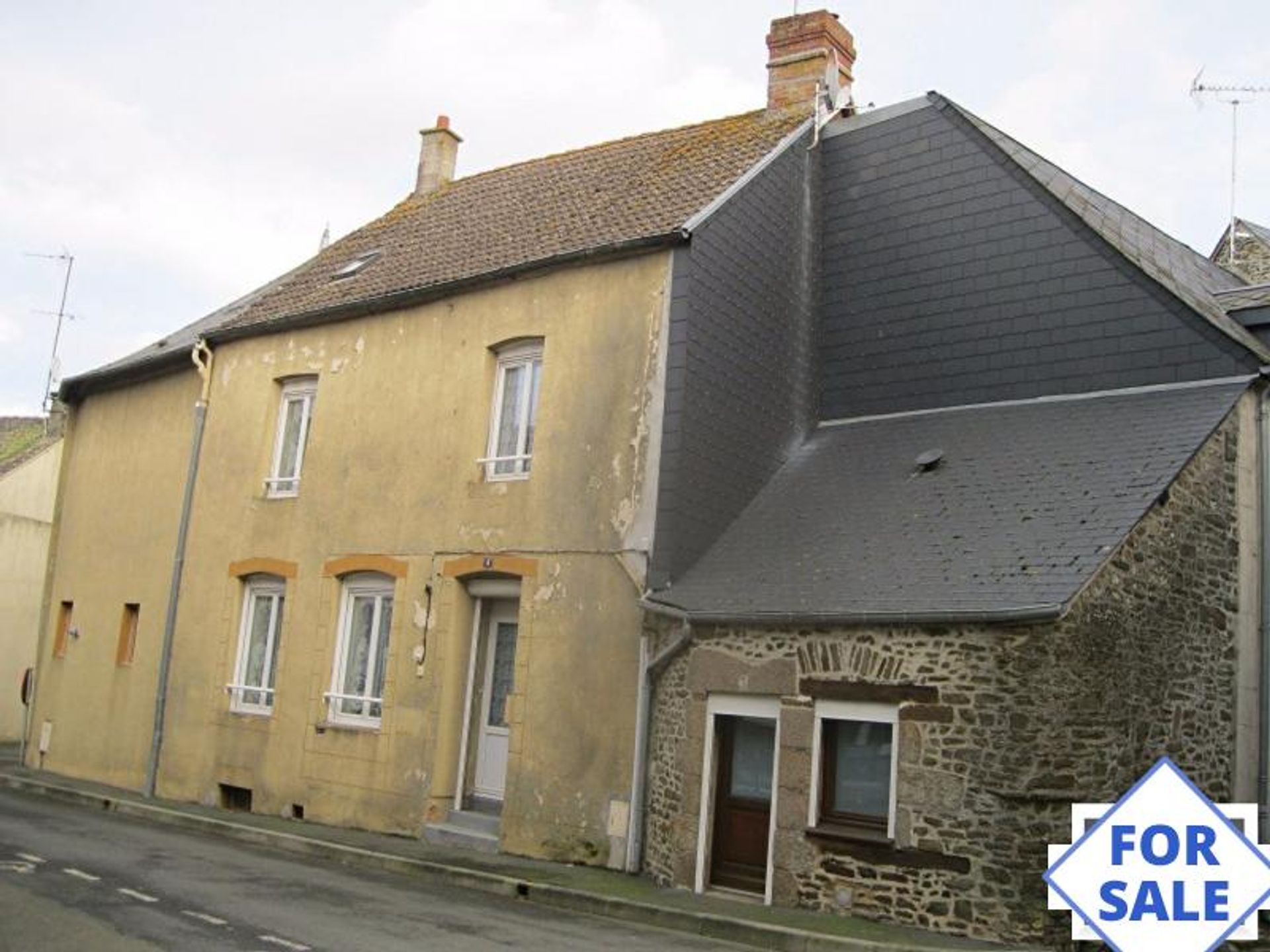 Hus i Pre-en-Pail, Pays de la Loire 12025027