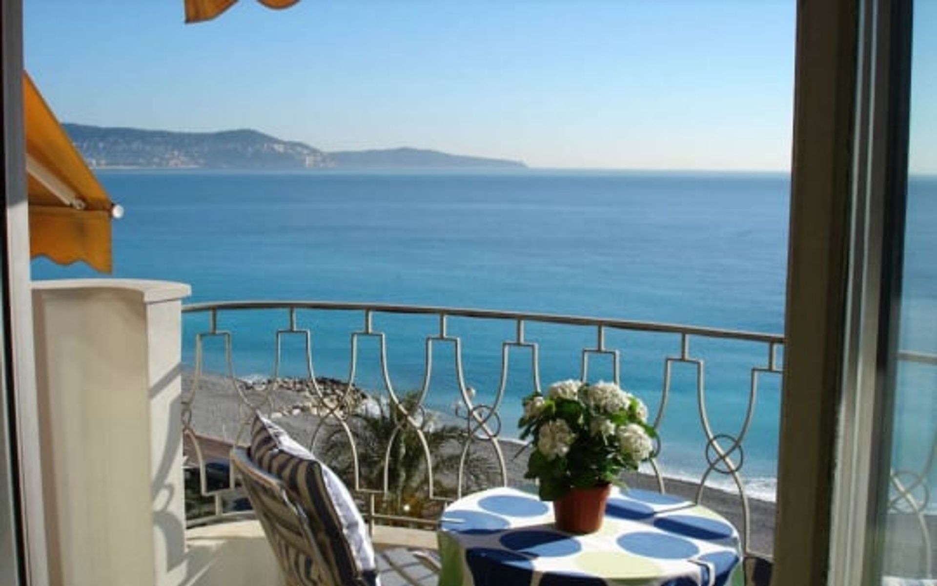 Condominium in Nice, Provence-Alpes-Cote d'Azur 12025092