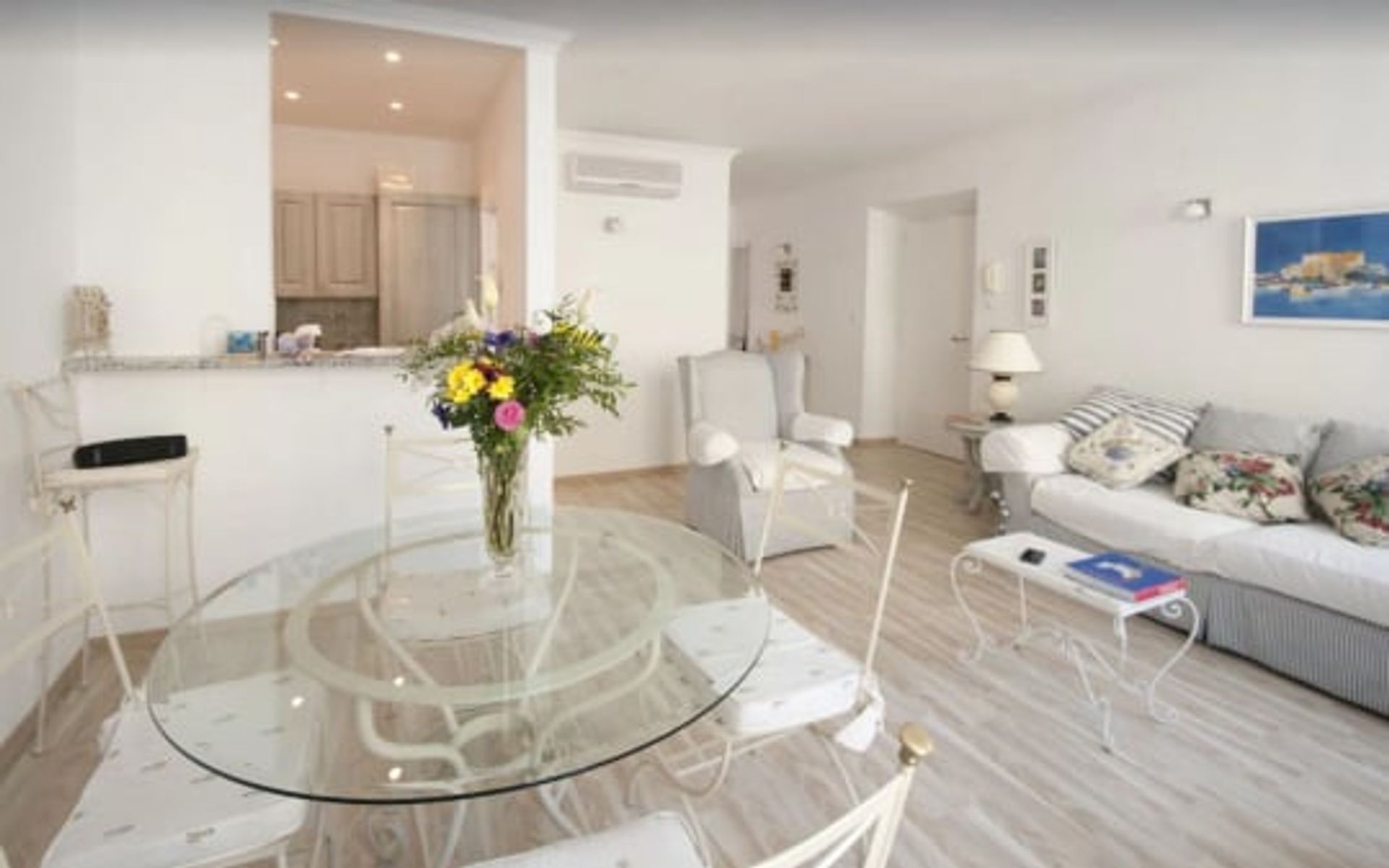 Condominium in Nice, Provence-Alpes-Cote d'Azur 12025094