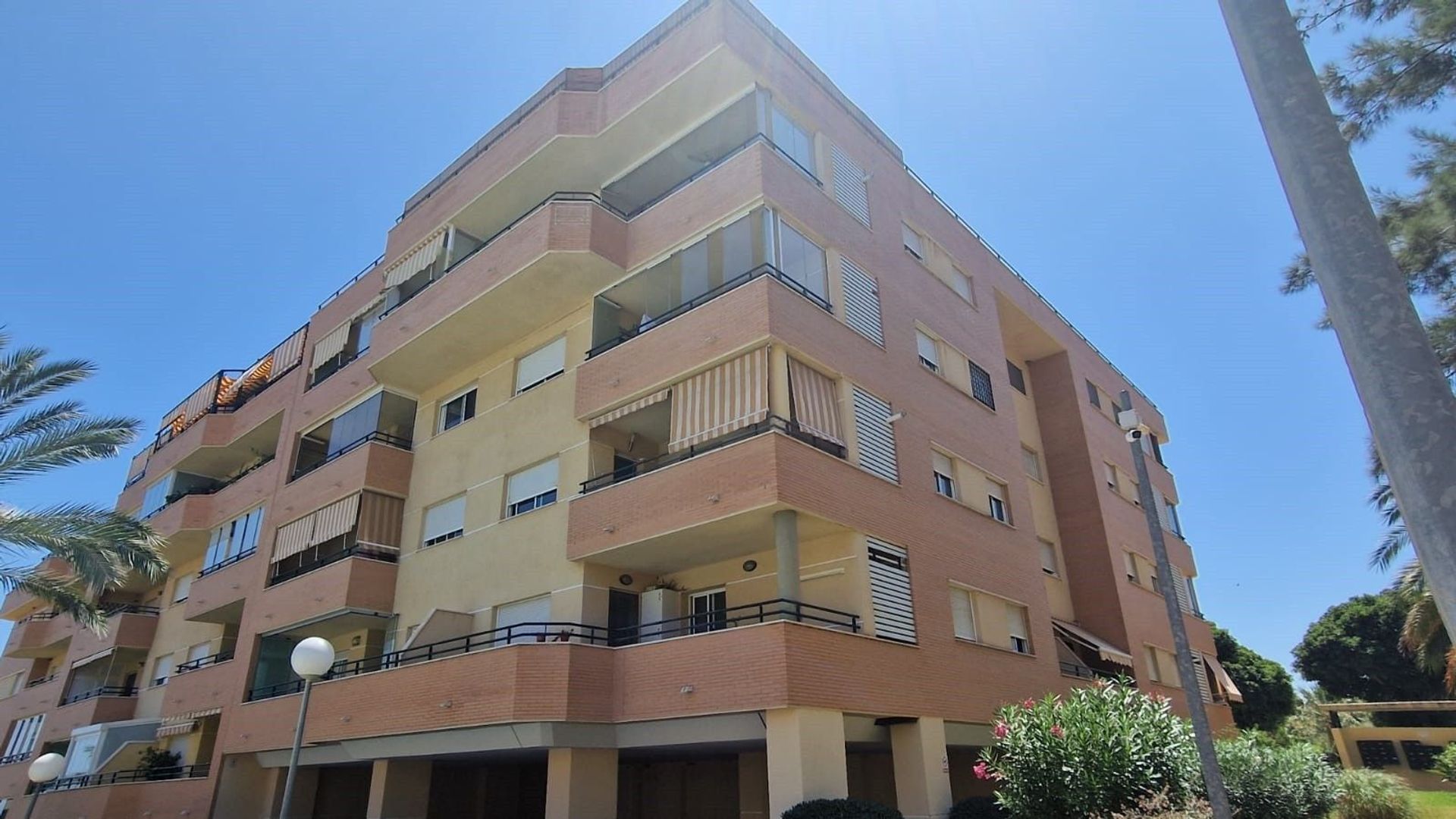 Condominium dans , Andalusia 12025363