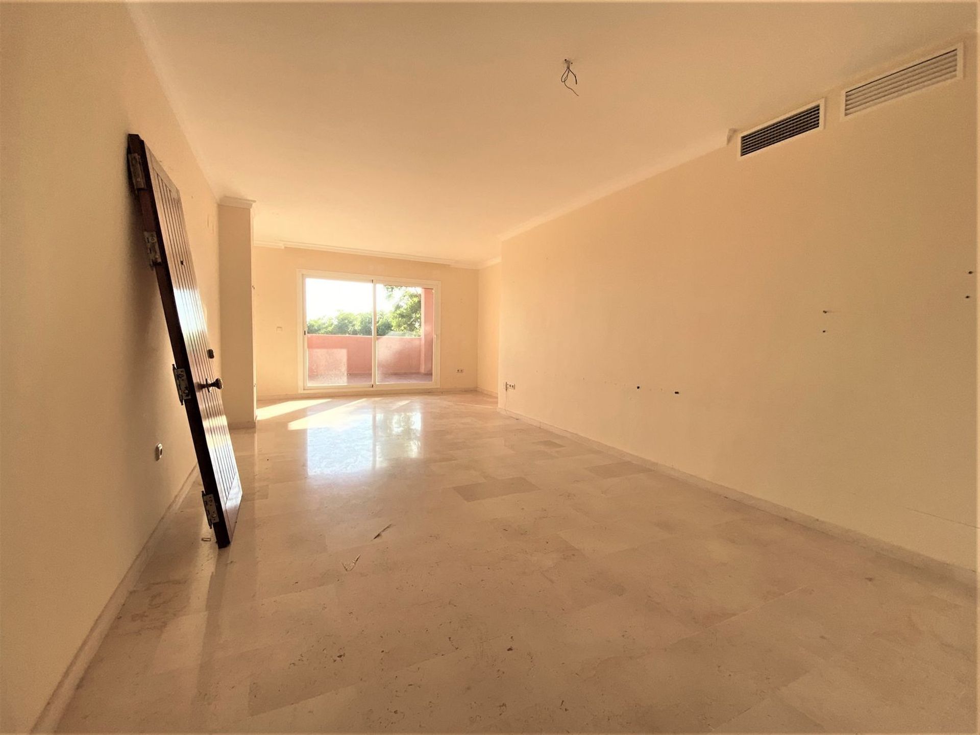 Condominium in Marbella, Andalucía 12025711