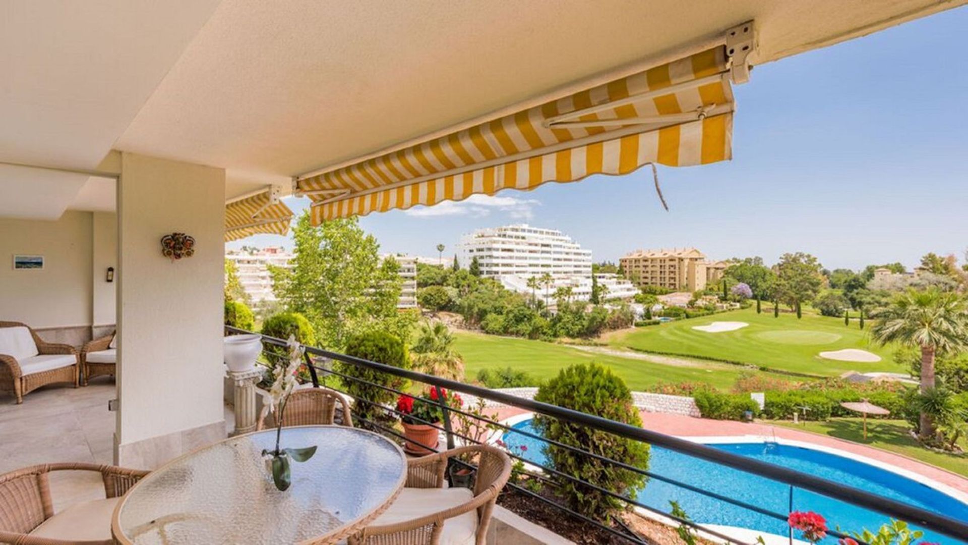 Condominium in Benahavis, Andalusia 12025736