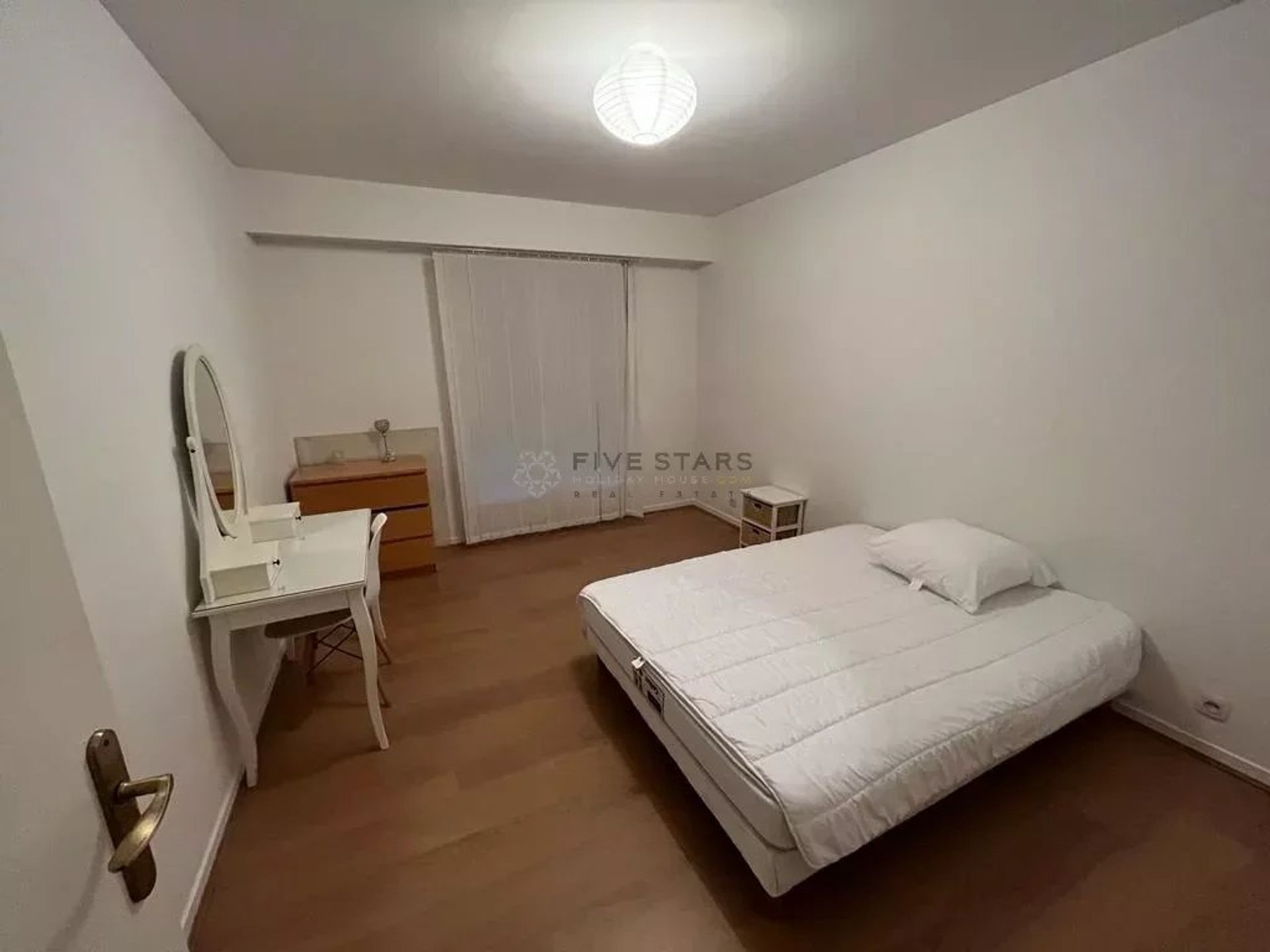 Osakehuoneisto sisään Kiva, Provence-Alpes-Cote d'Azur 12026496