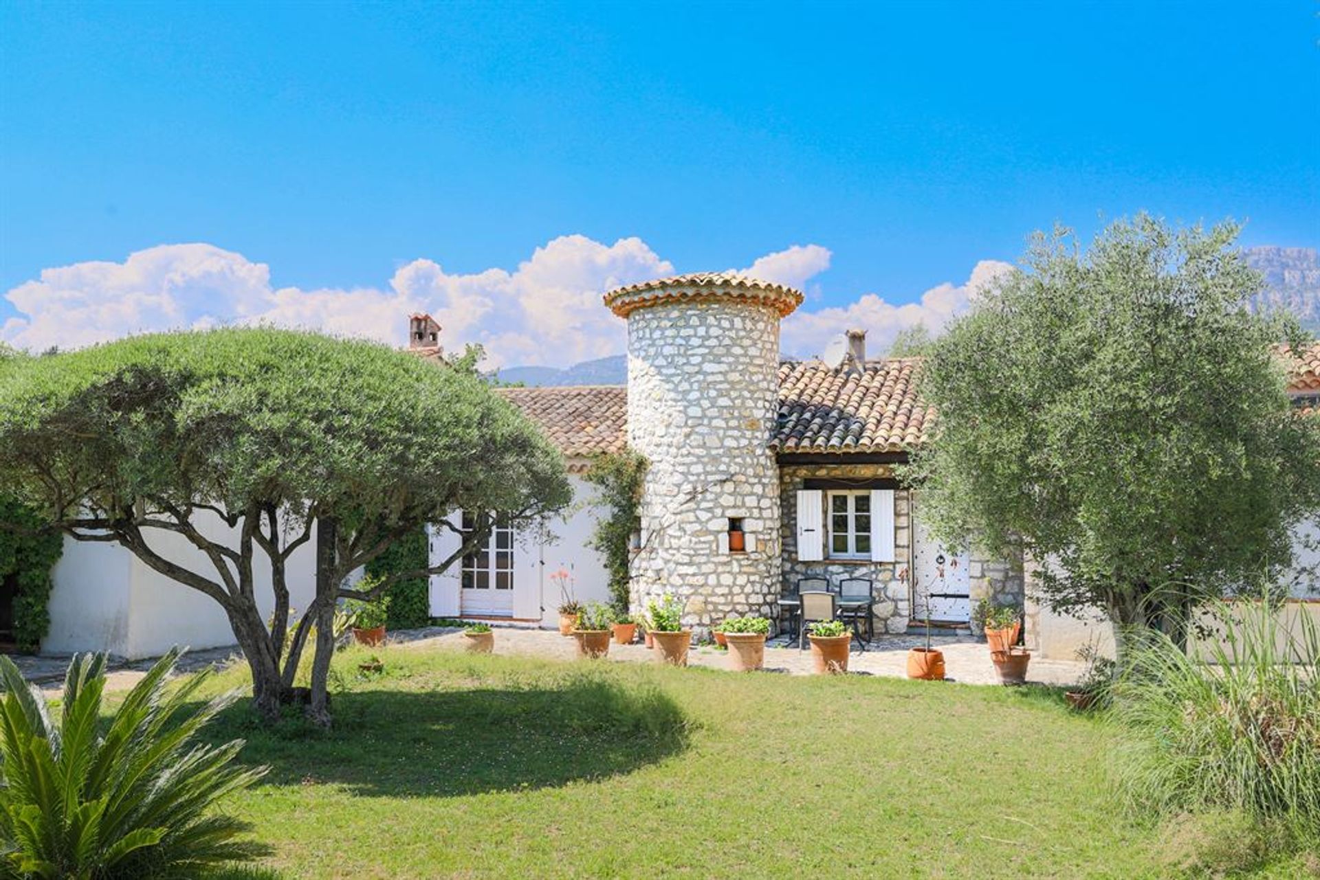 Hus i La Gaude, Provence-Alpes-Cote d'Azur 12027988