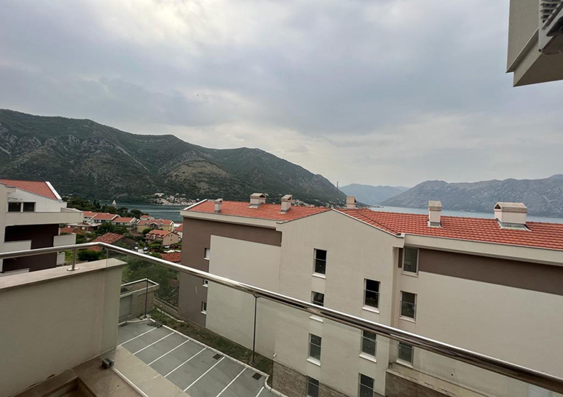 Kondominium w Kotor, Kotor Municipality 12029008