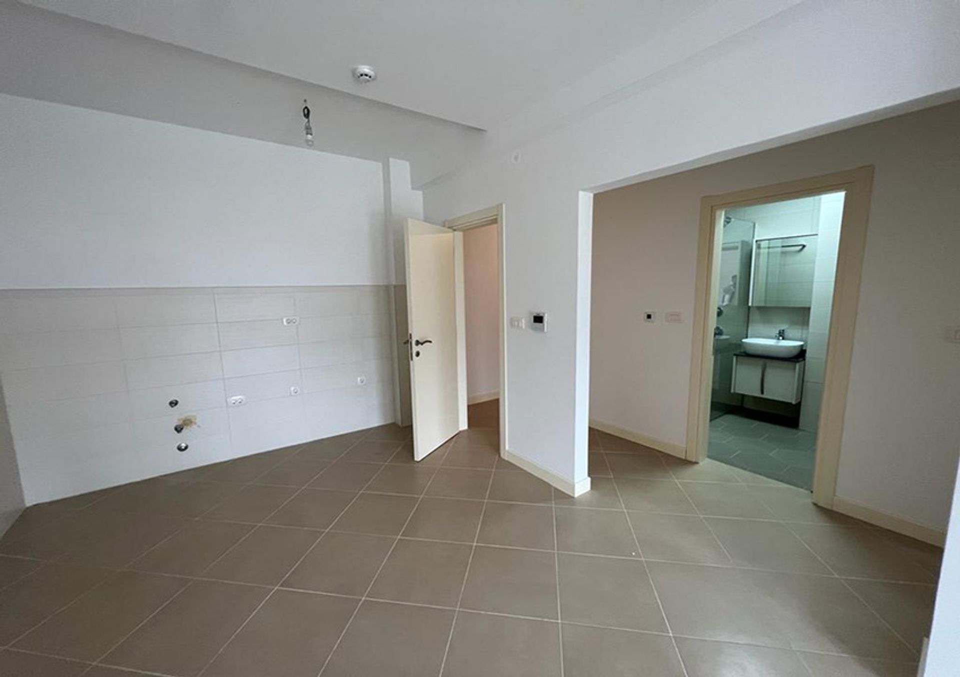 Condominio en Kotor, Kotor Municipality 12029009