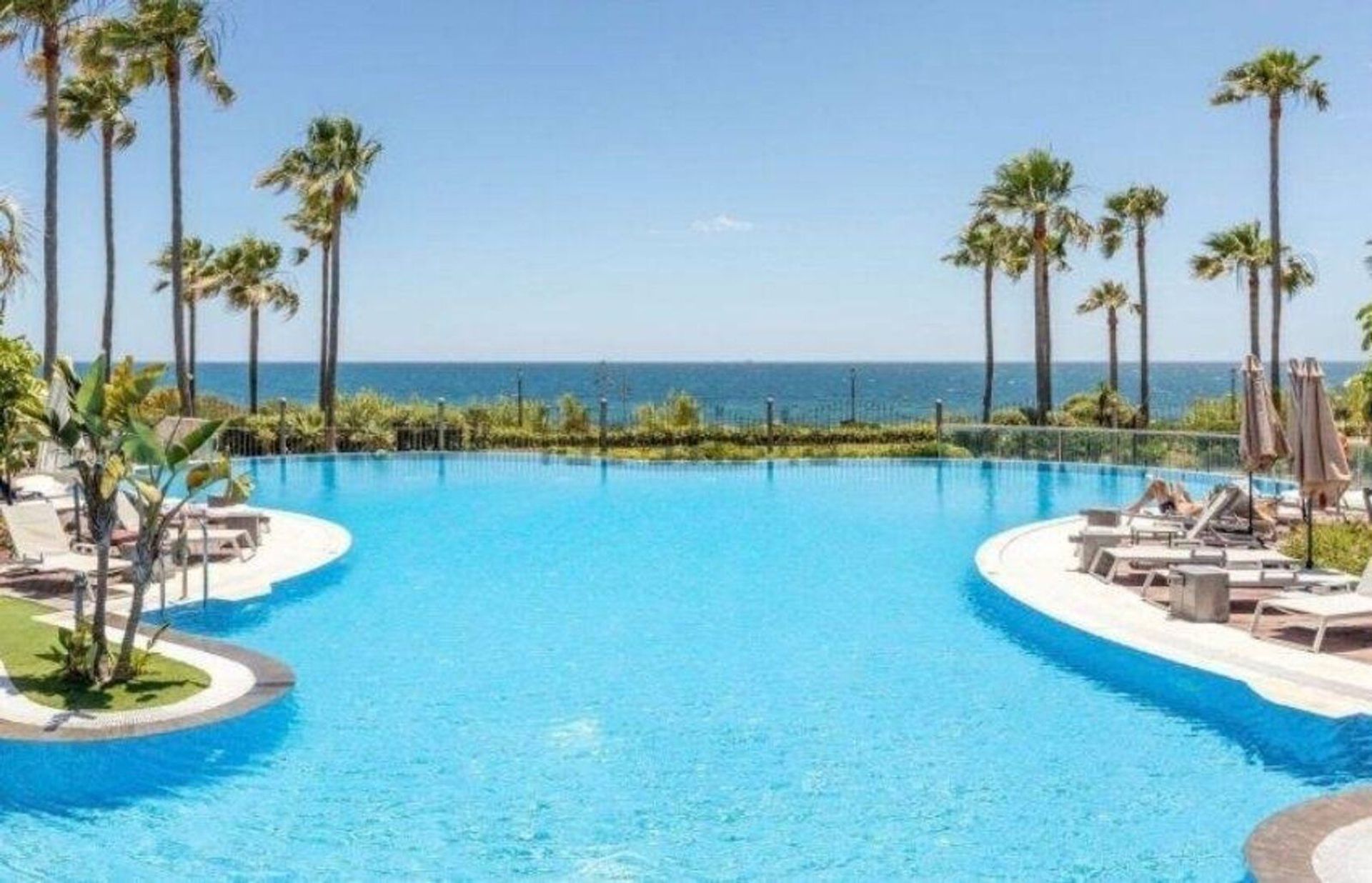 Condominium in Marbella, Andalucía 12029254