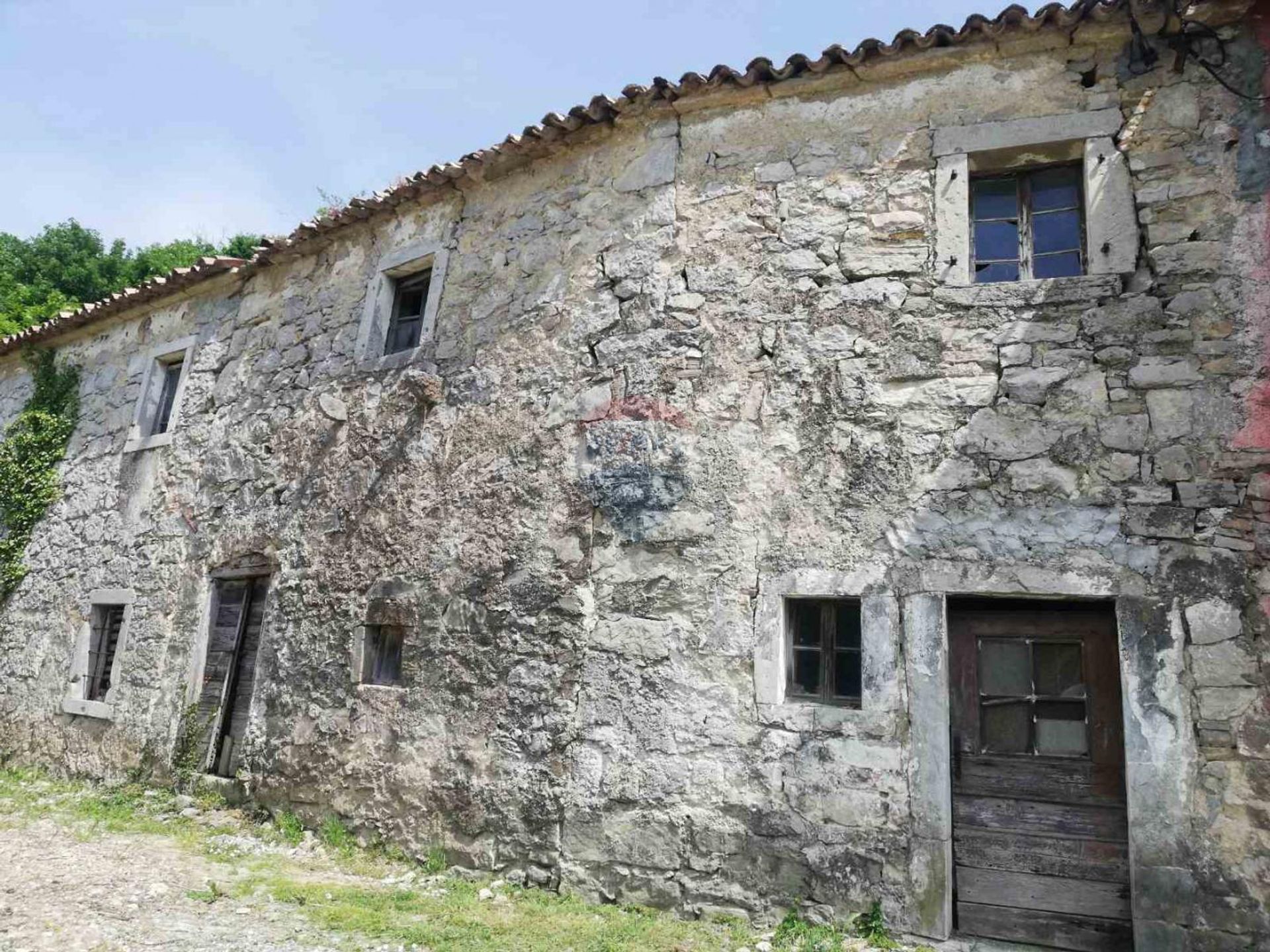 casa en Lupoglav, Istarska Županija 12031484