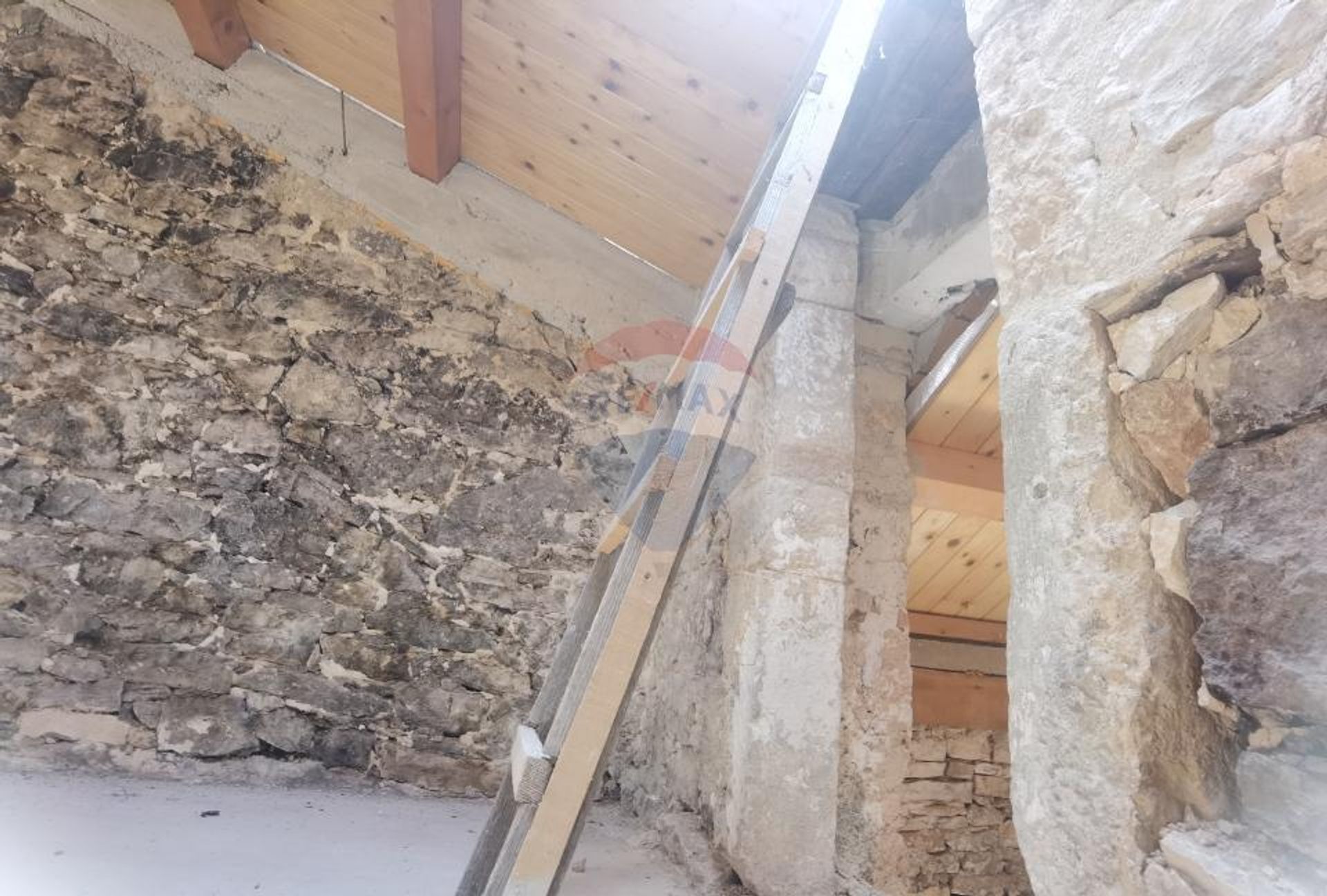 Hus i Režanci, Istarska županija 12033572