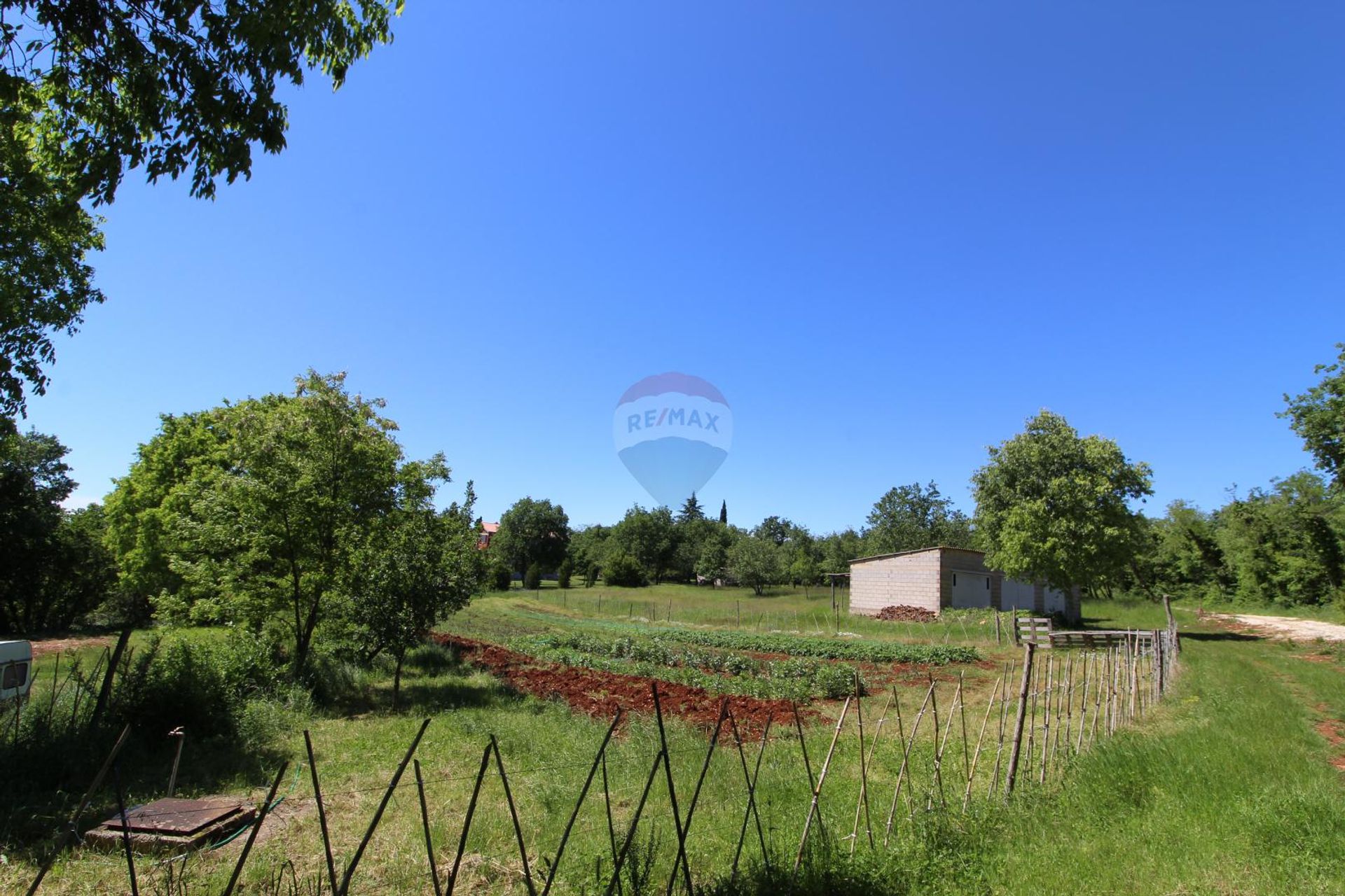 Tierra en castillo, Istarska Županija 12035066