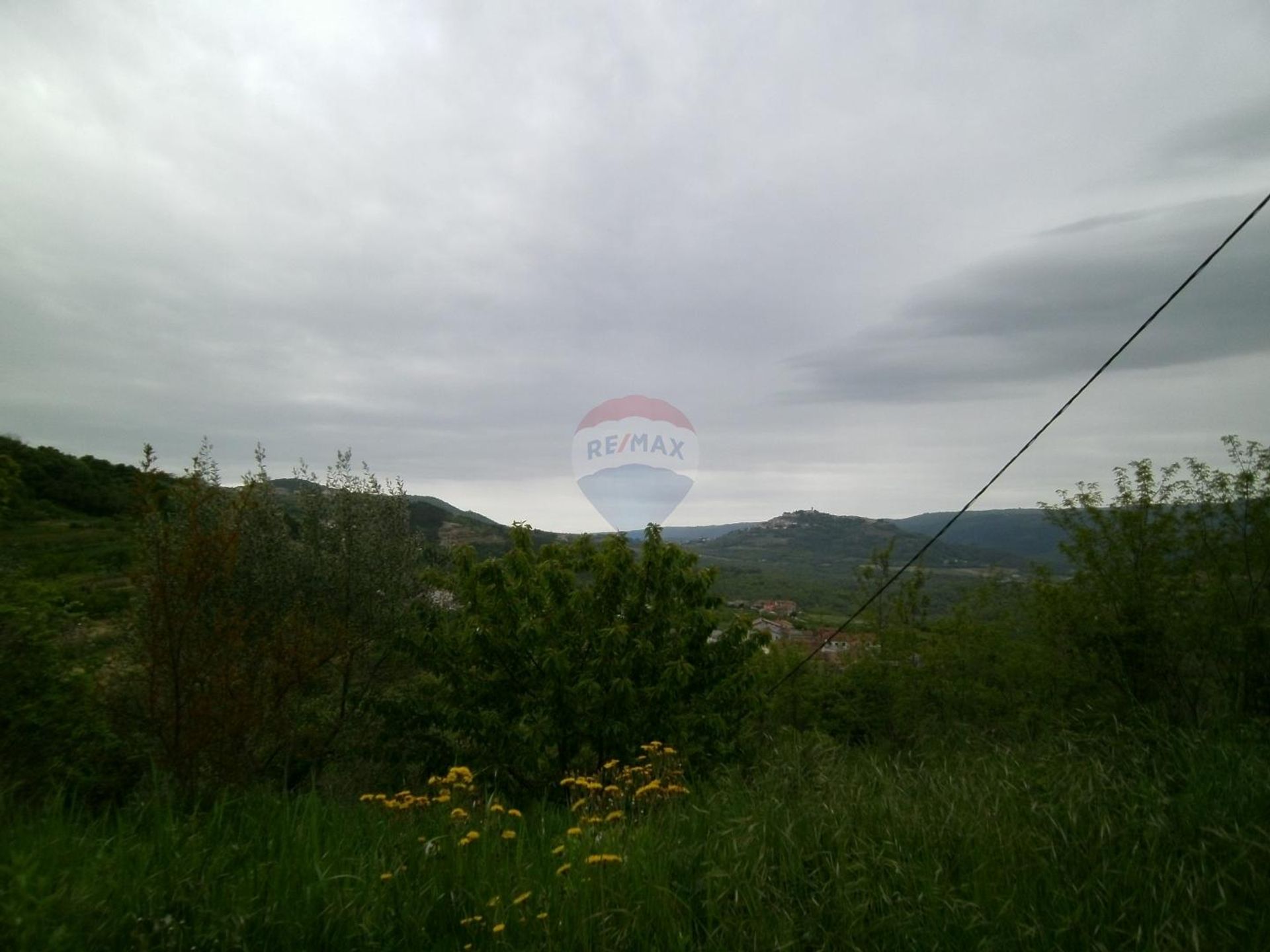 بيت في Motovun, Istarska županija 12035170